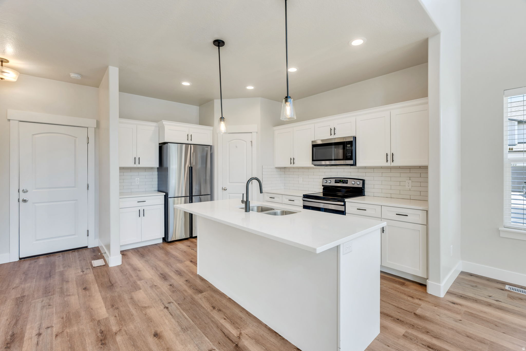 LAKEFRONT - Residential