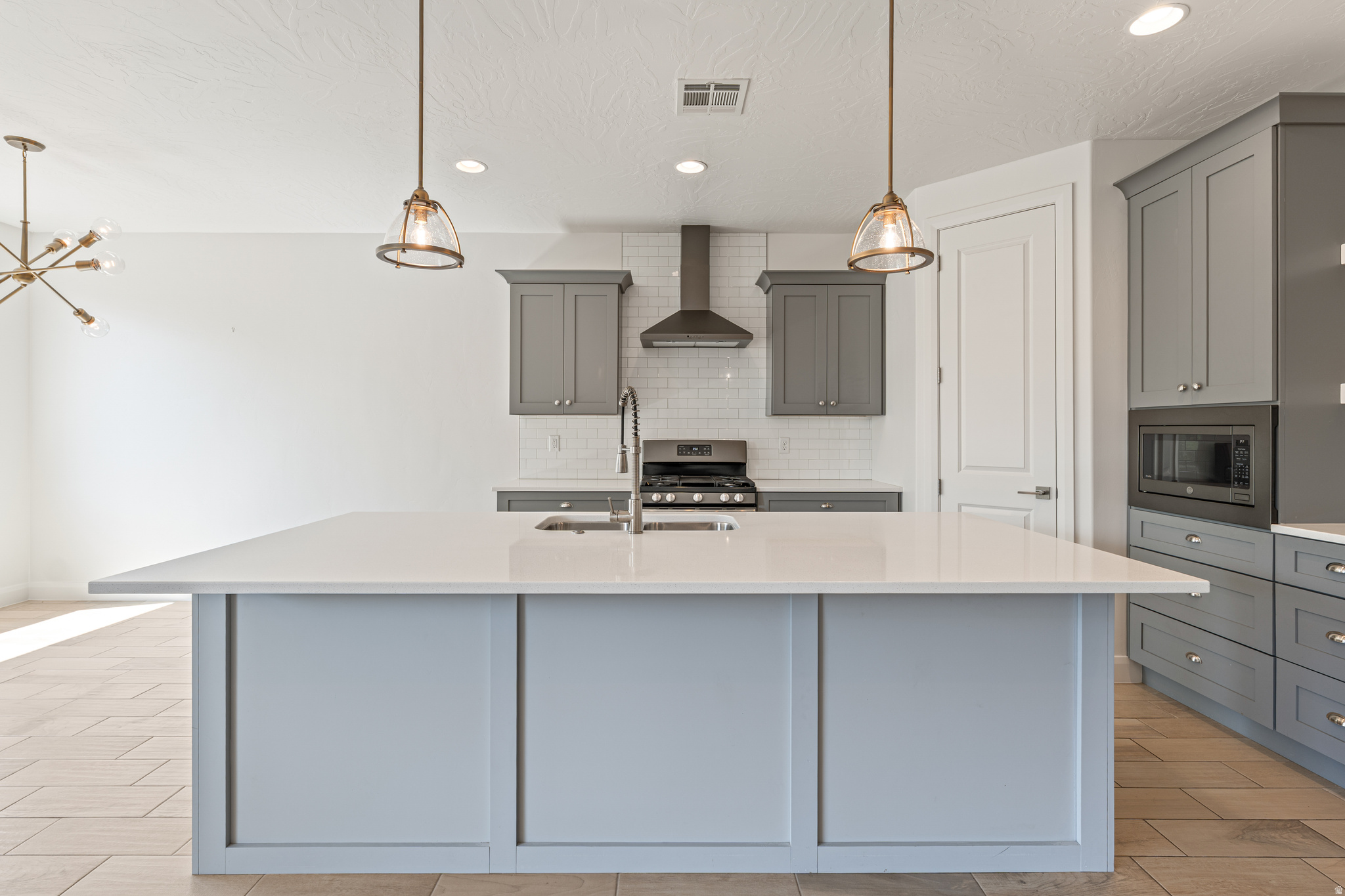 WARNER GATEWAY PH 1 - Residential