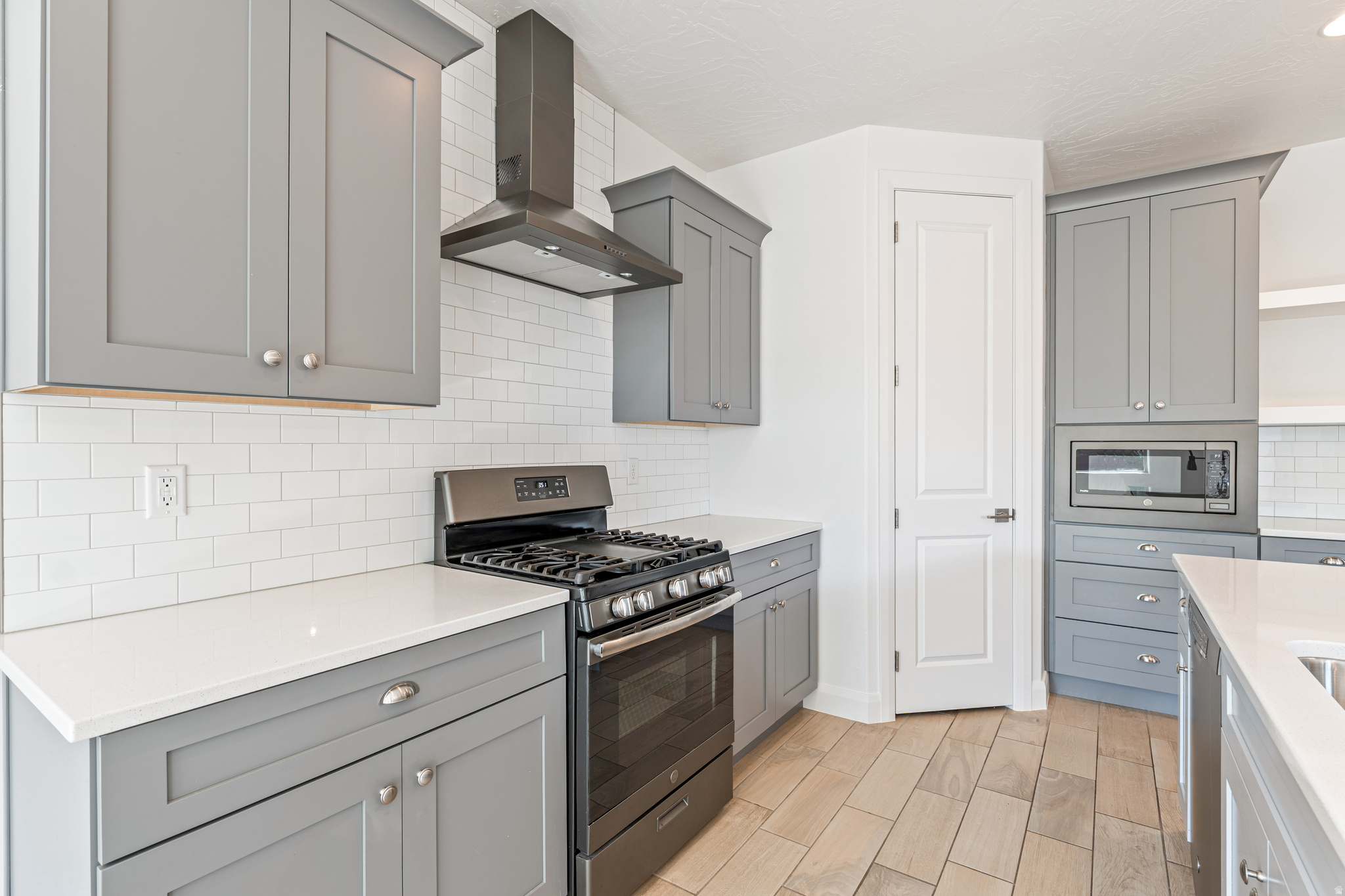 WARNER GATEWAY PH 1 - Residential