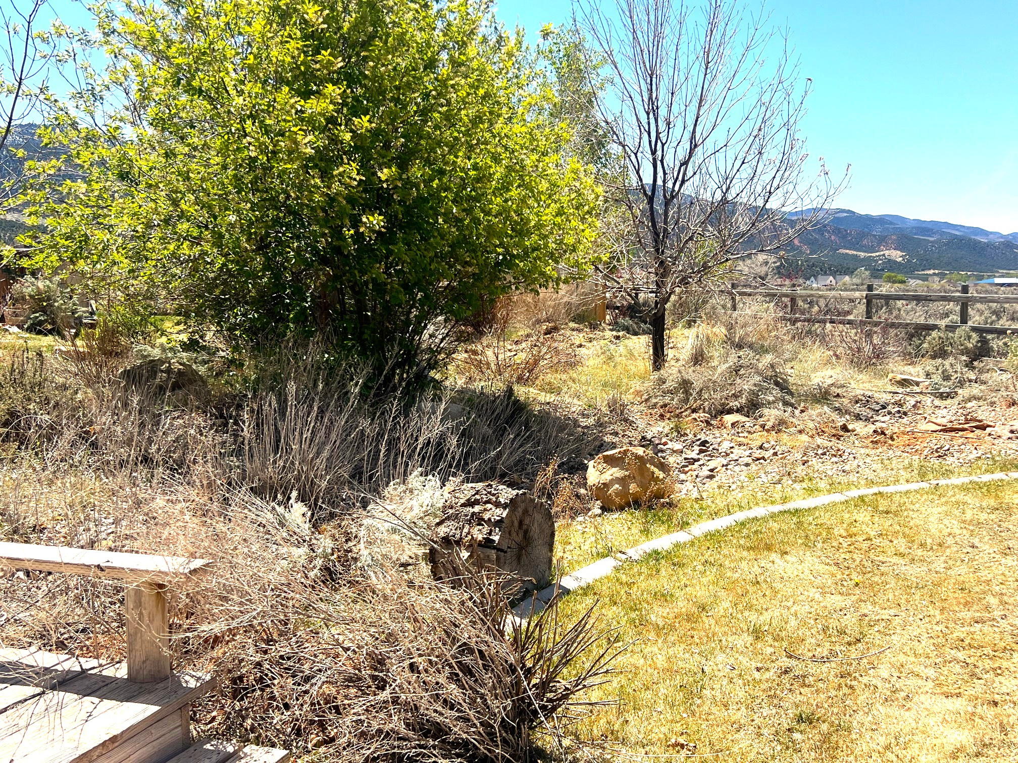 ready to build in town lot with all utilities available including city irrigation water.  Quiet cul-de-dac location close to schools. Beautiful views of mountains. Lot next door is also available and can be bought together for larger lot.