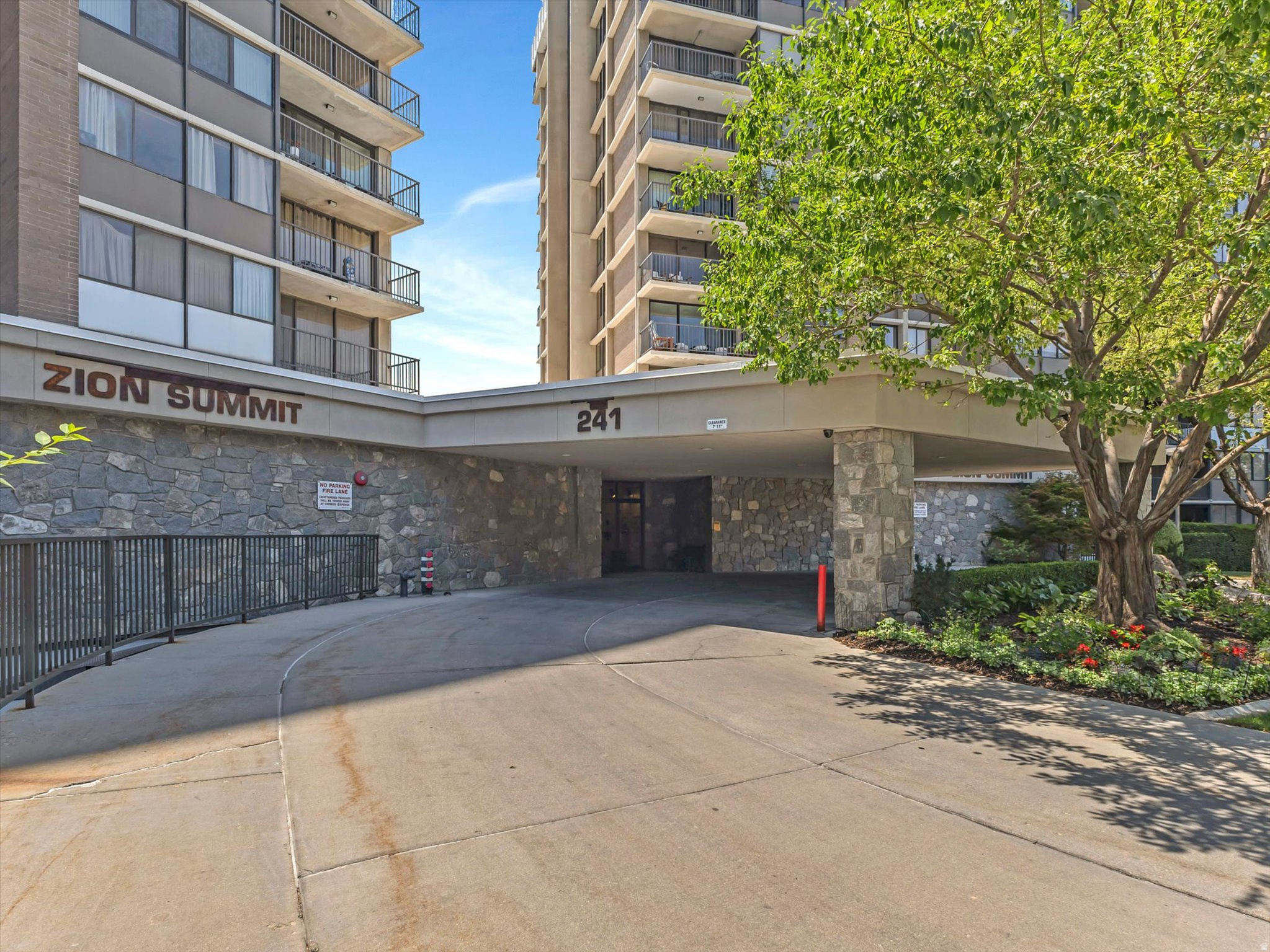 ZION SUMMIT CONDM - Residential