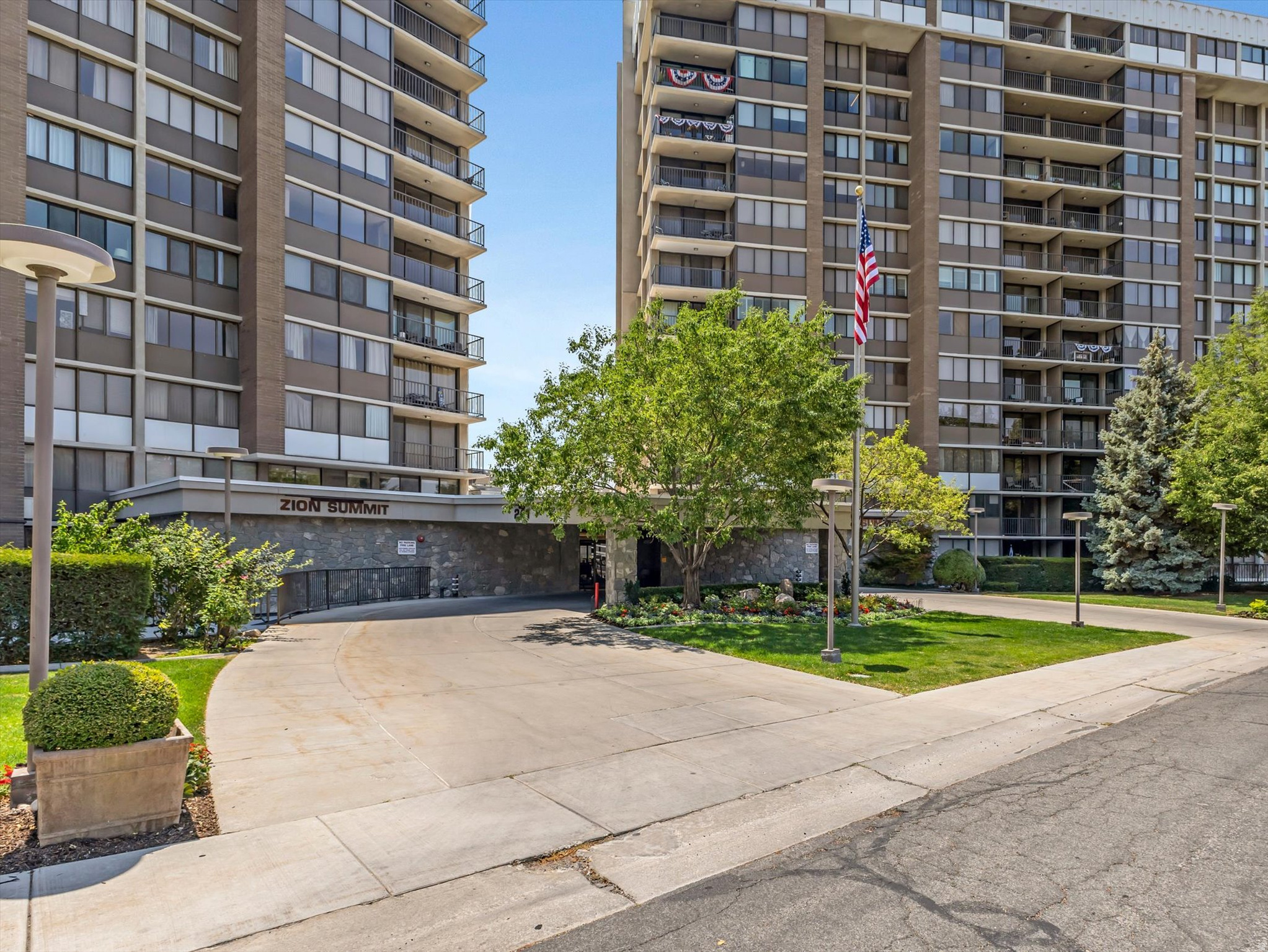 ZION SUMMIT CONDM - Residential