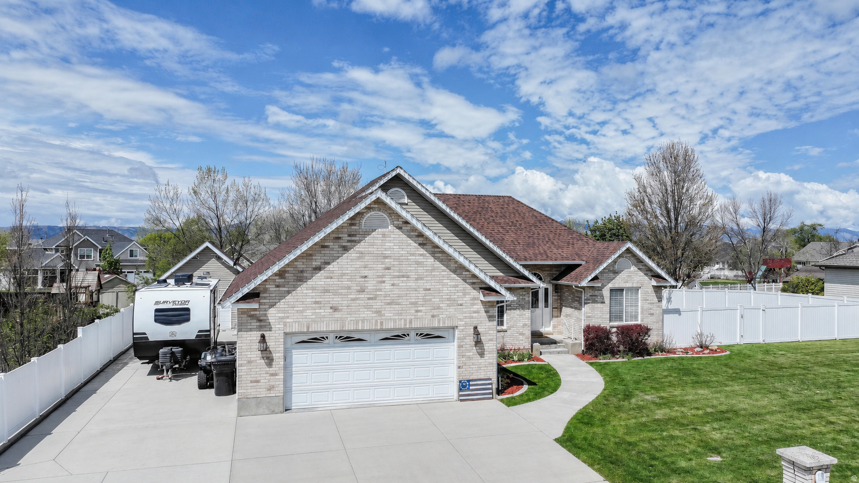 COUNTRY CLUB ESTATES - Residential