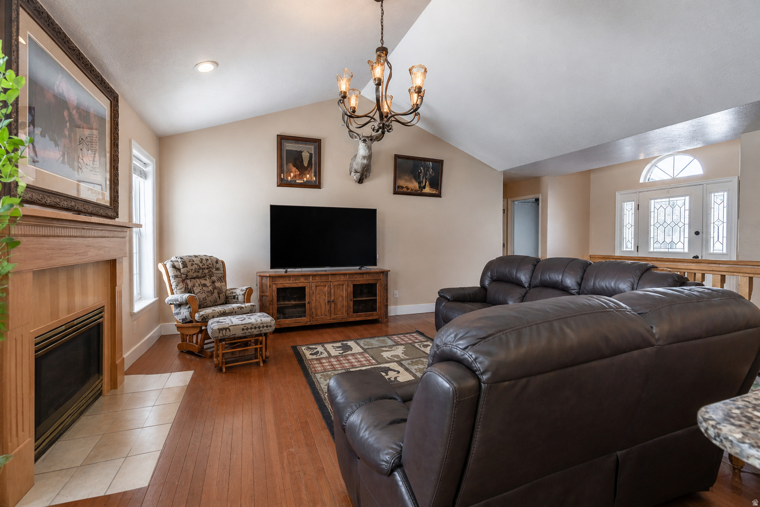 COUNTRY CLUB ESTATES - Residential
