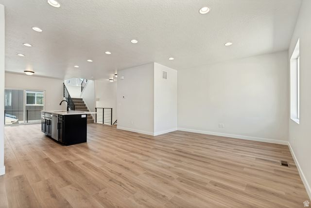 MEADOWBROOK - Residential