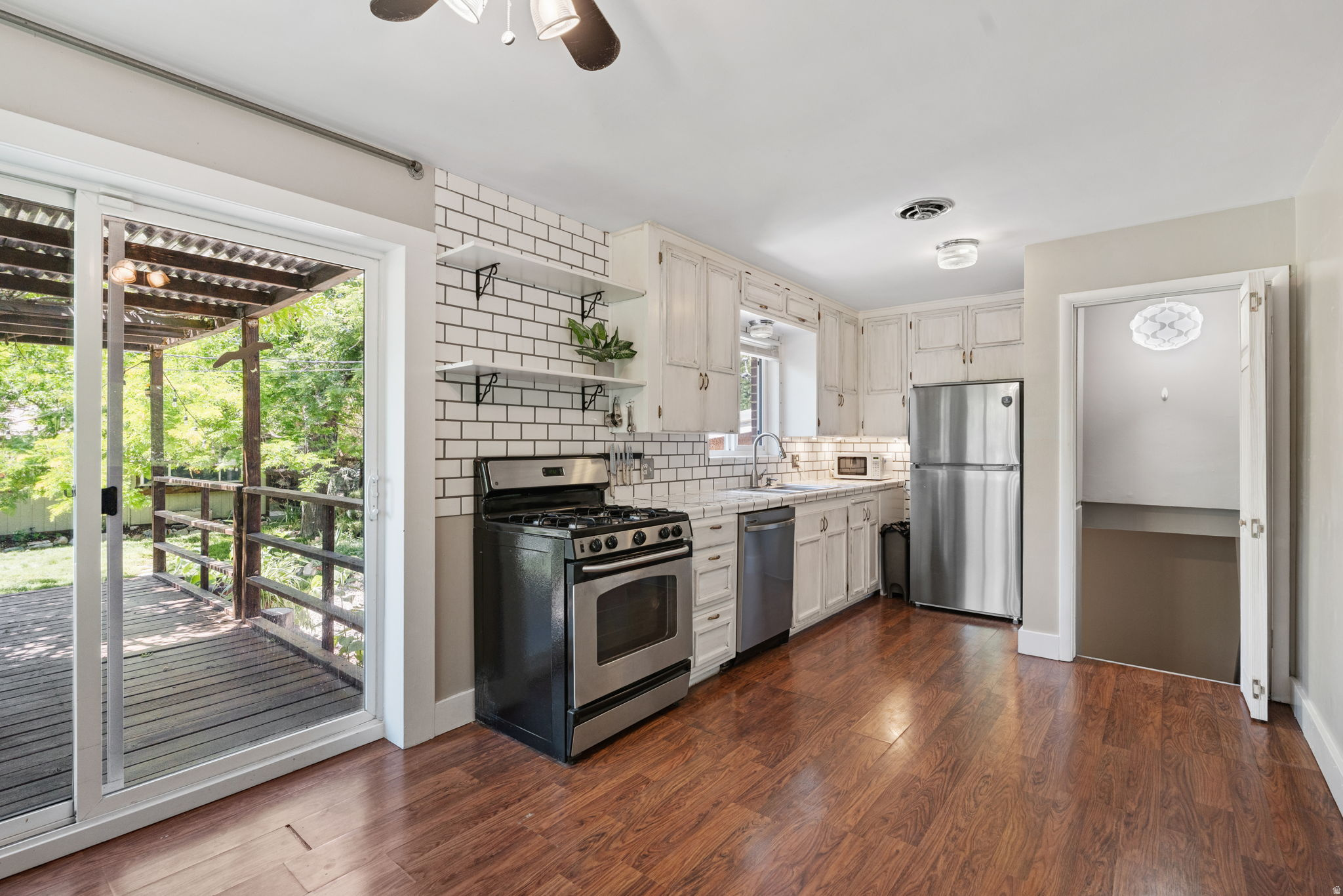 LA SALLE ACRES - Residential