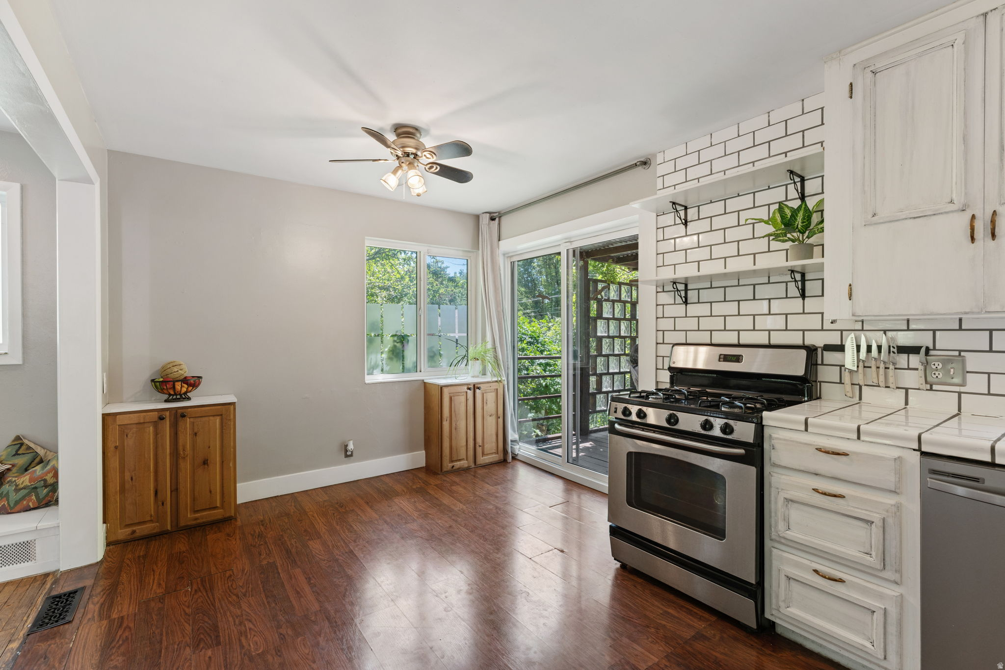 LA SALLE ACRES - Residential