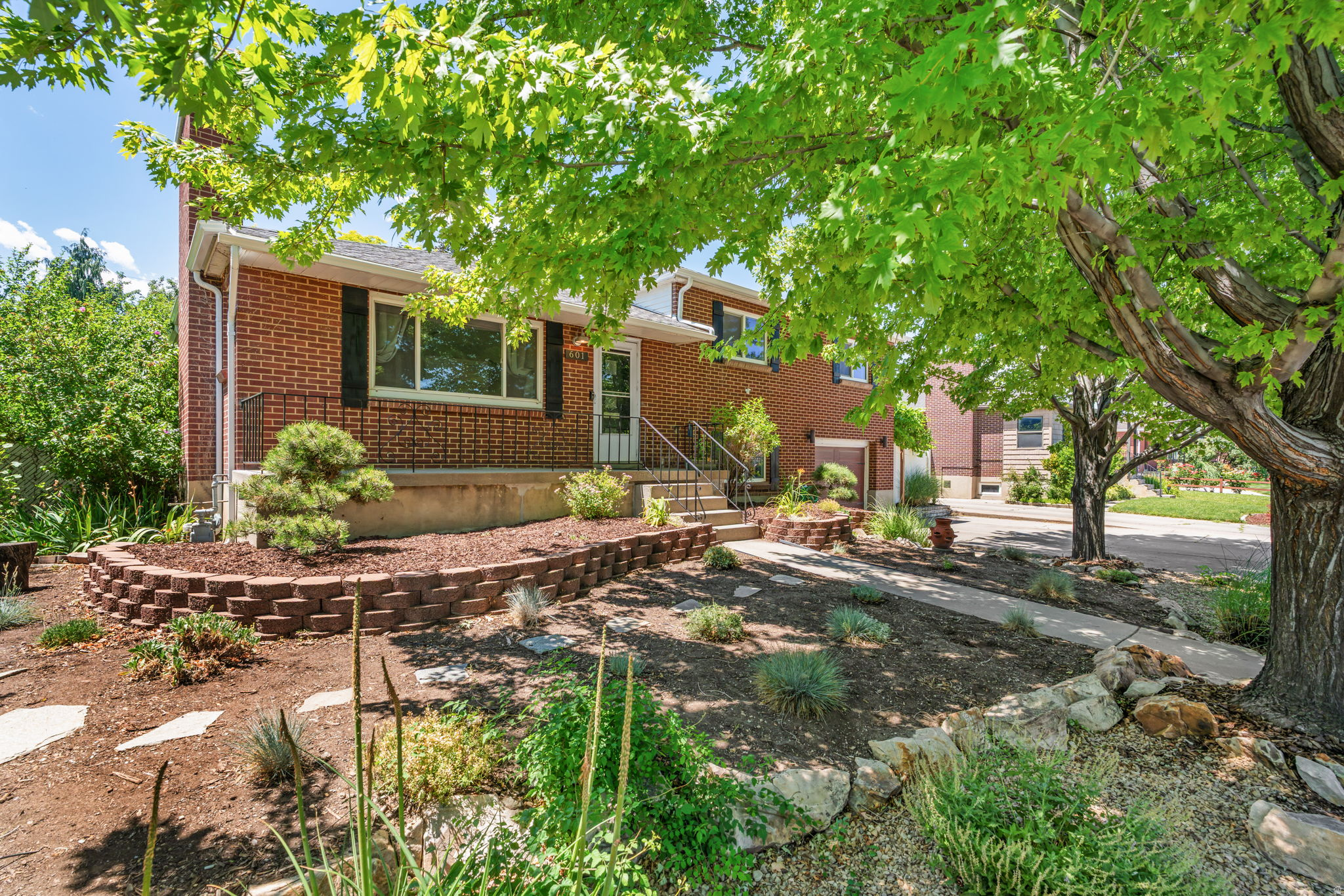 LA SALLE ACRES - Residential