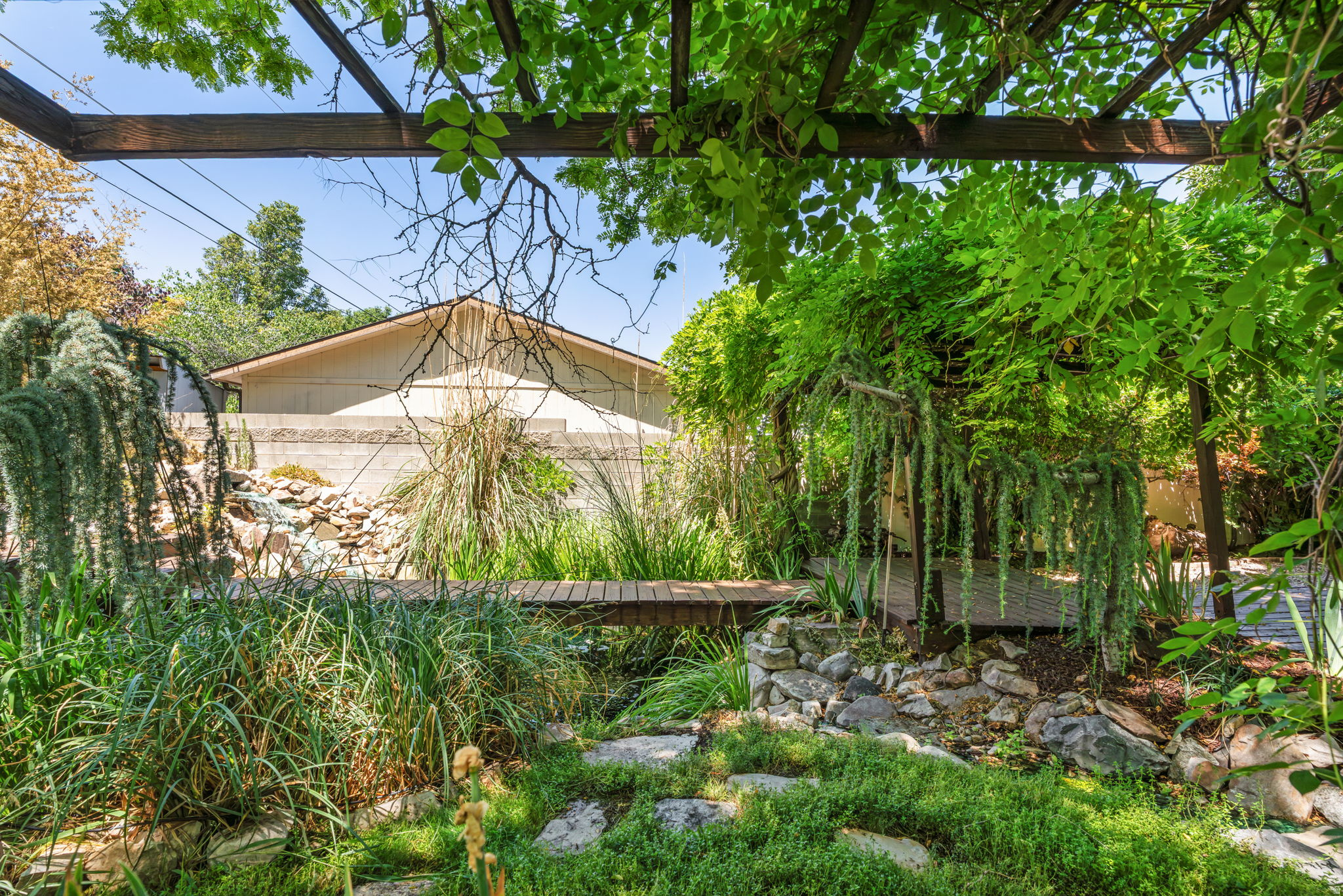 LA SALLE ACRES - Residential