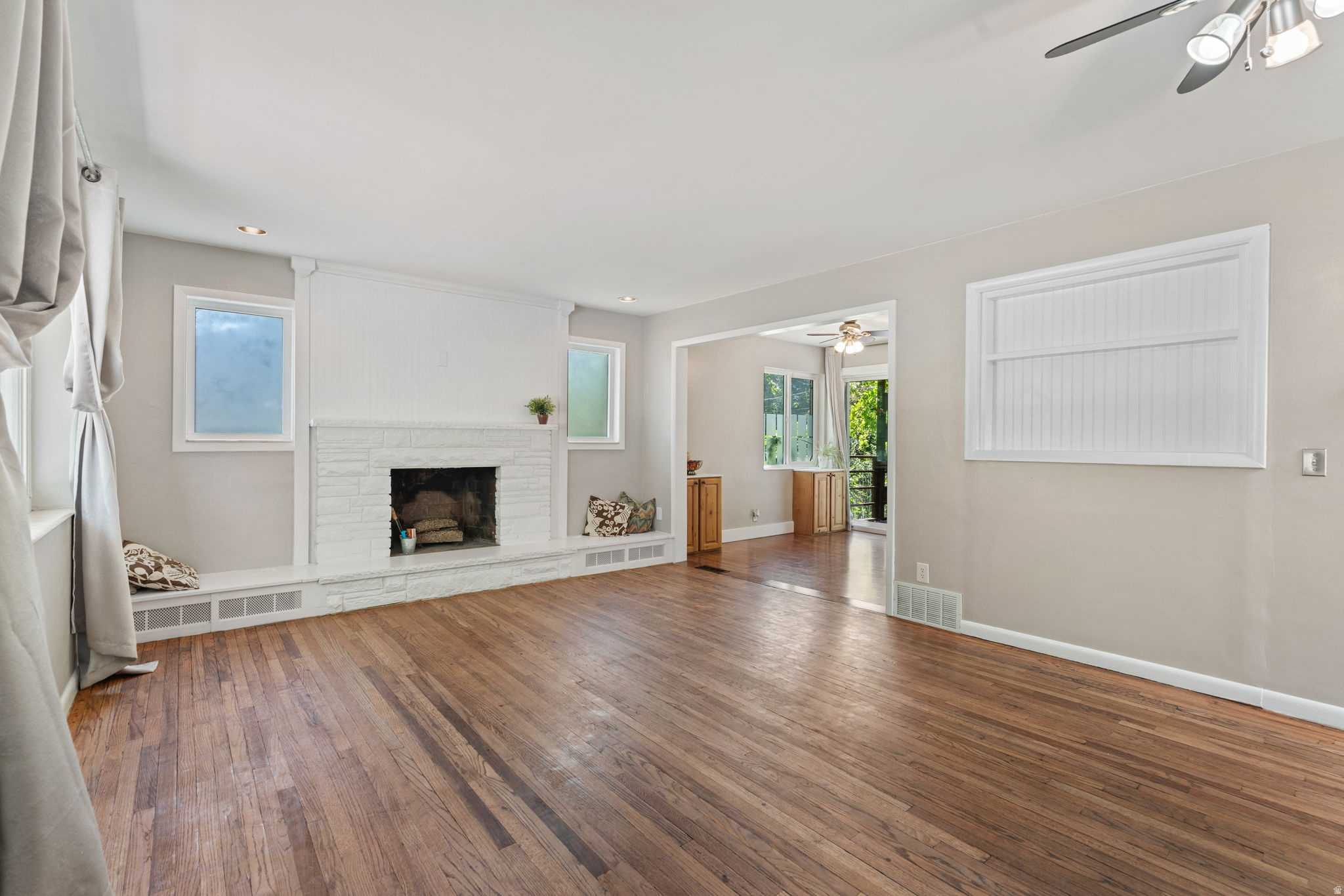 LA SALLE ACRES - Residential