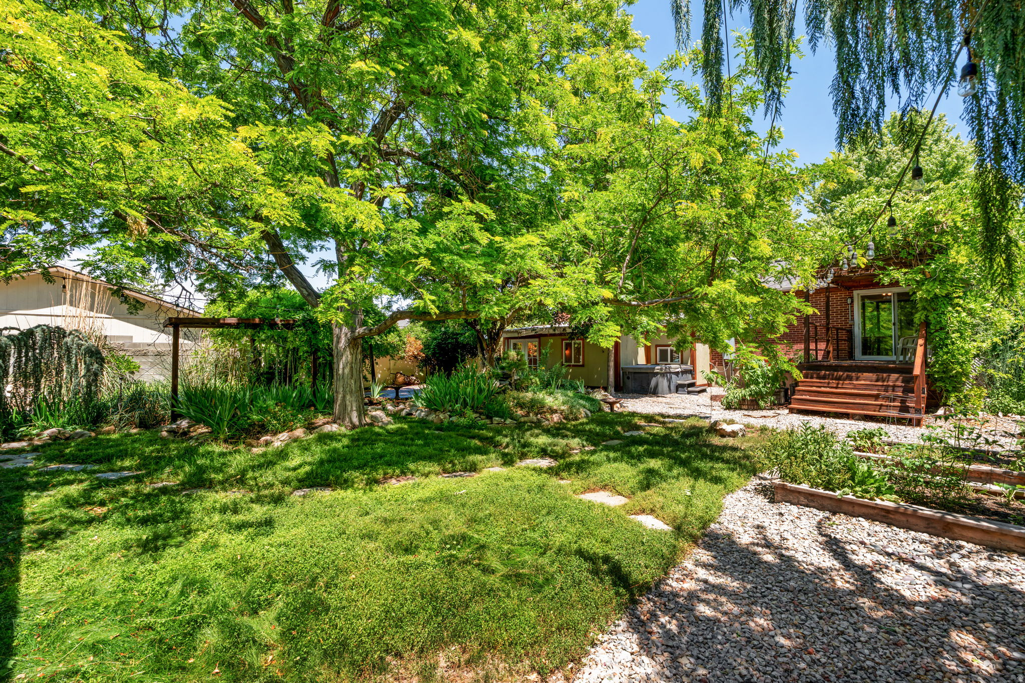 LA SALLE ACRES - Residential