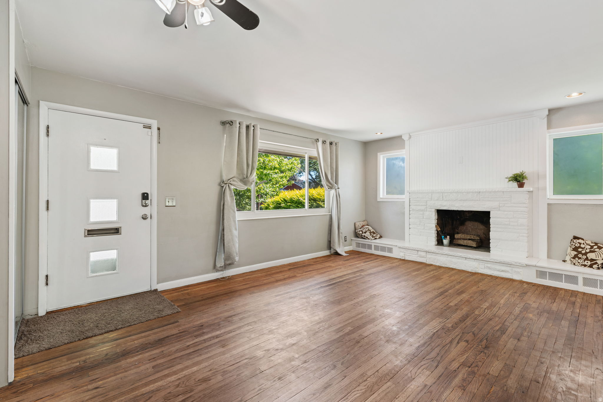 LA SALLE ACRES - Residential