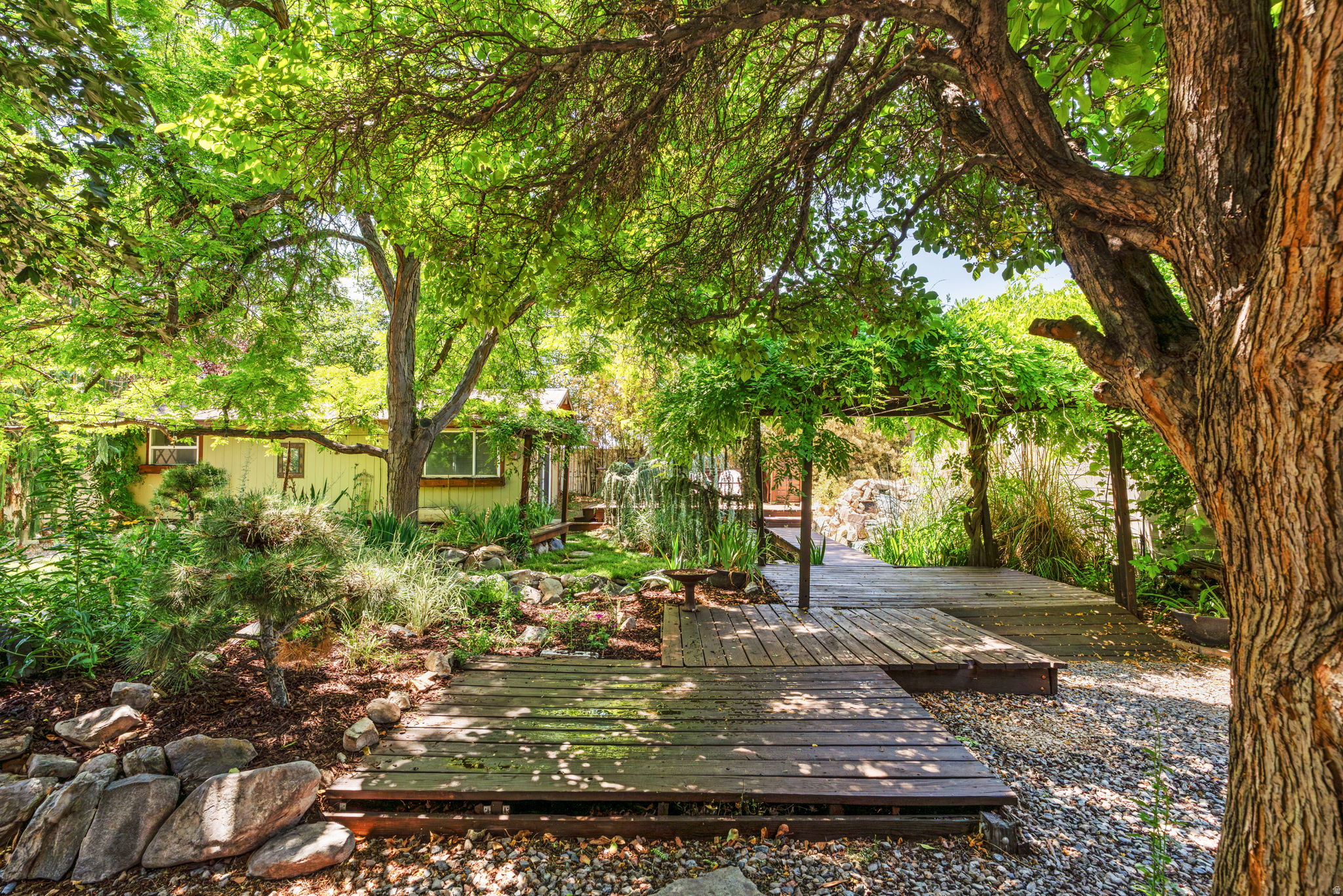 LA SALLE ACRES - Residential