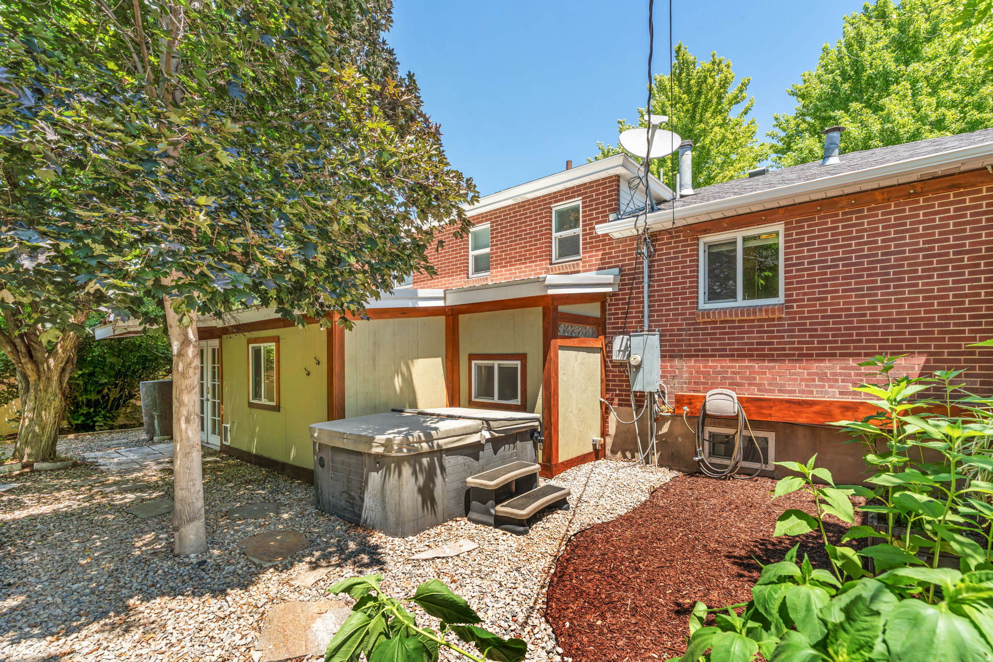 LA SALLE ACRES - Residential