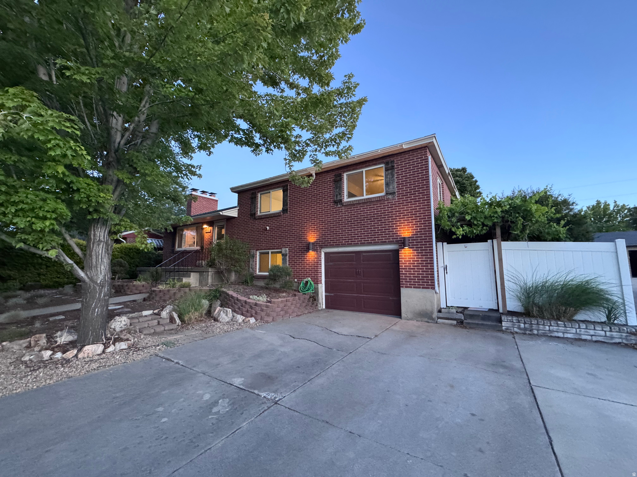 LA SALLE ACRES - Residential