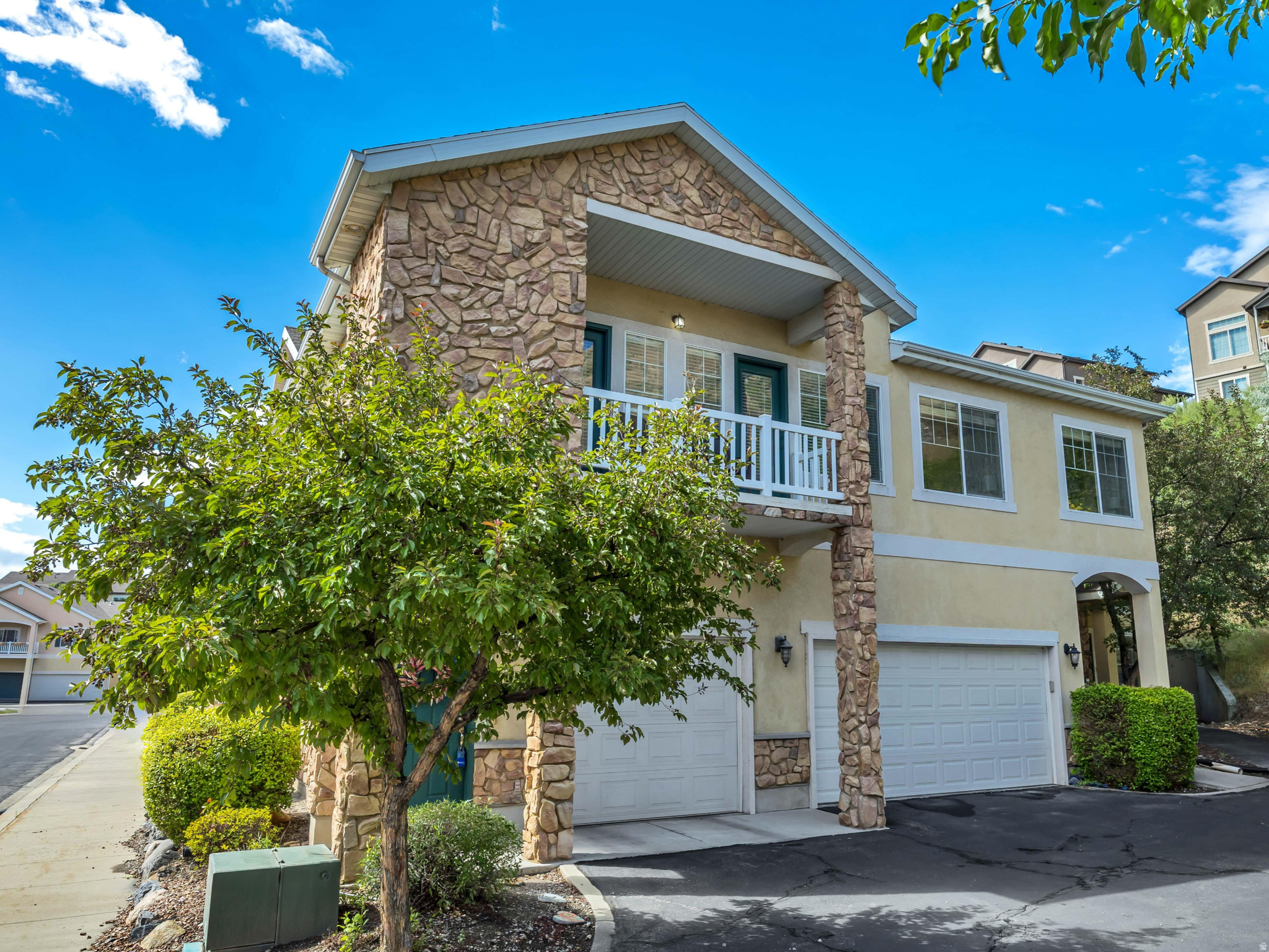 CANYON MEADOWS - Residential