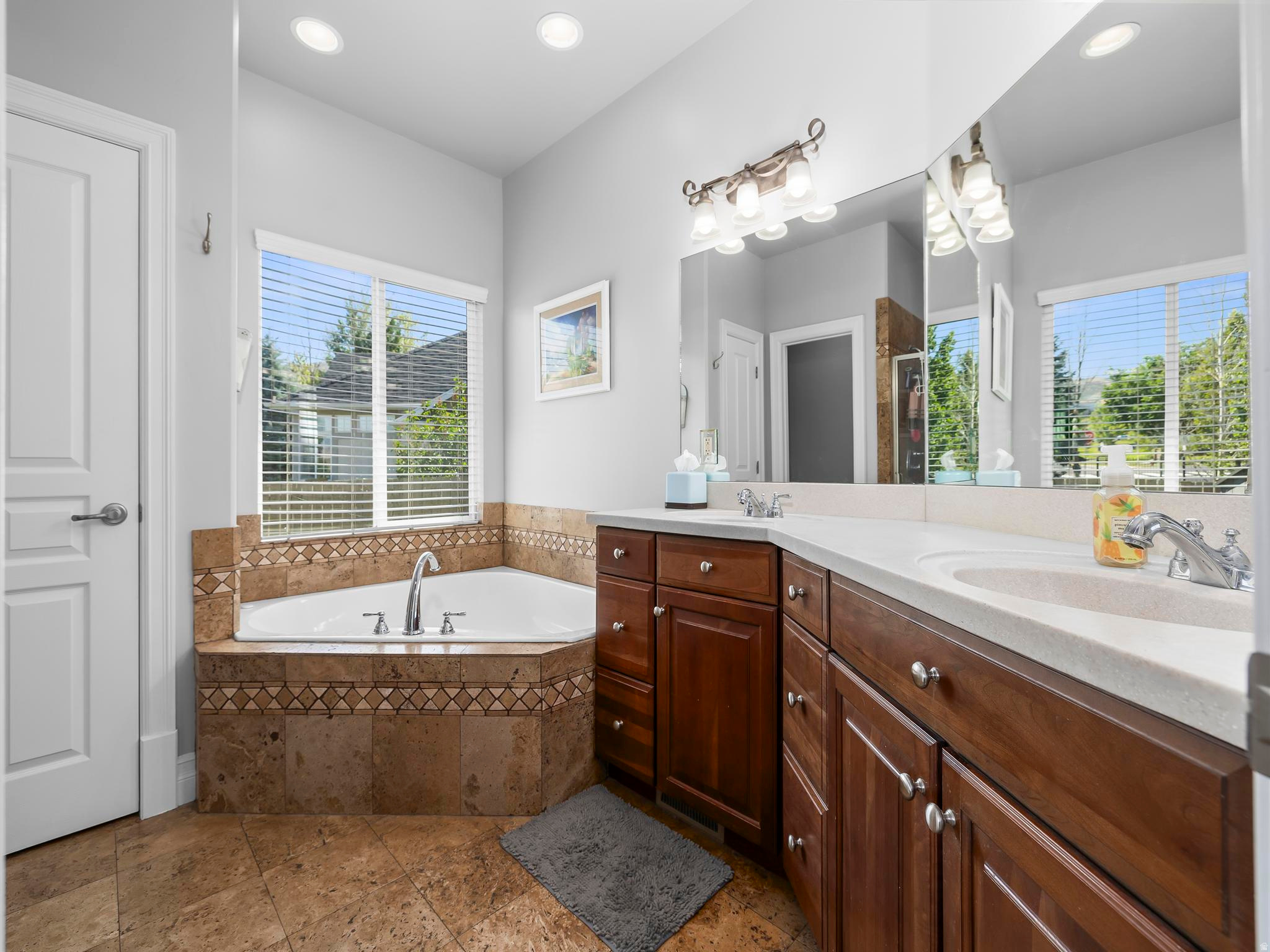 TRAVERSE MOUNTAIN - Residential