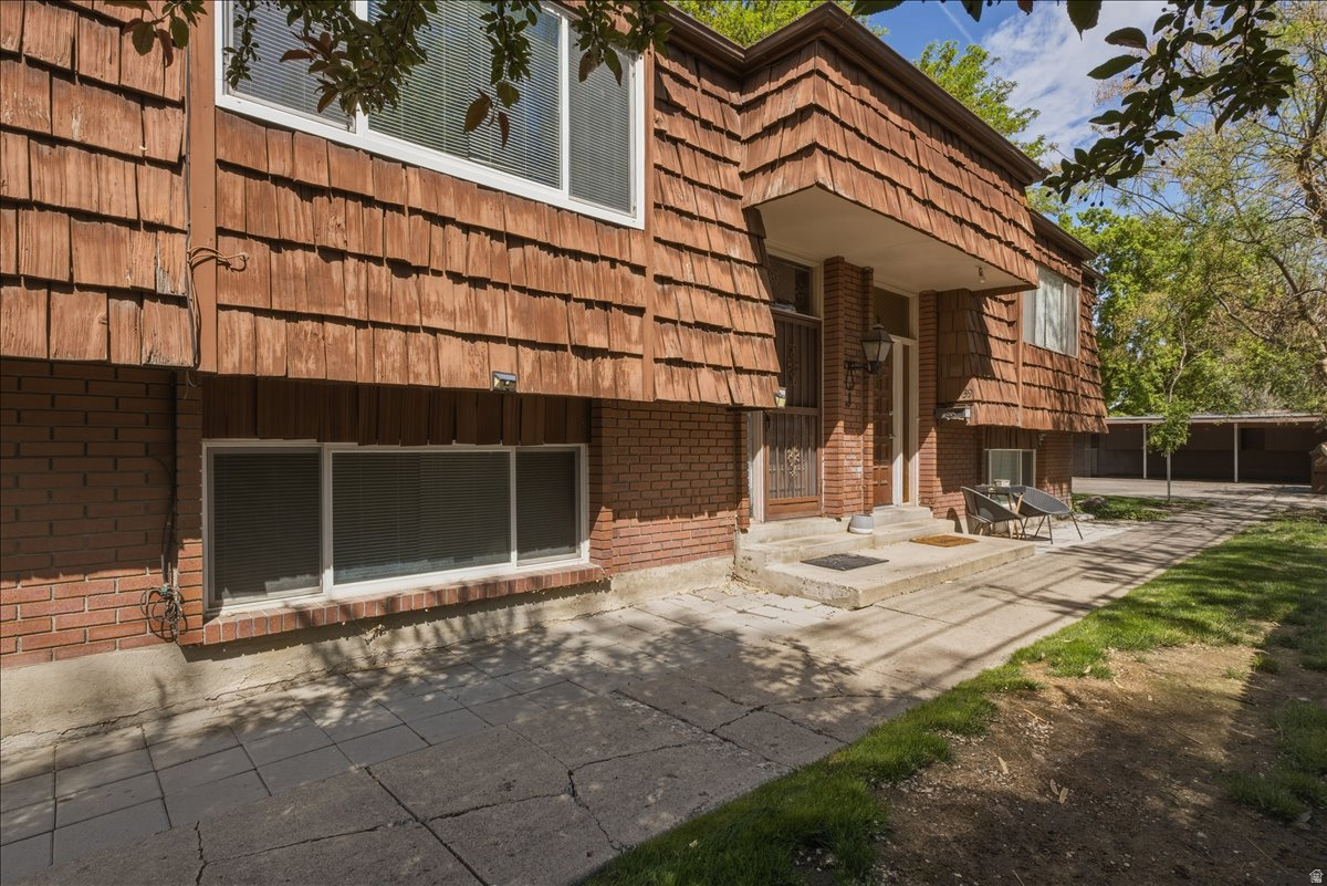 Cute and clean Townhouse located in great Millcreek location!! HOA covers all utilities except electric, and home includes all appliances (even washer and dryer) making it turnkey.  This home is spotless clean and ready for move in! Buyer to verify all info.