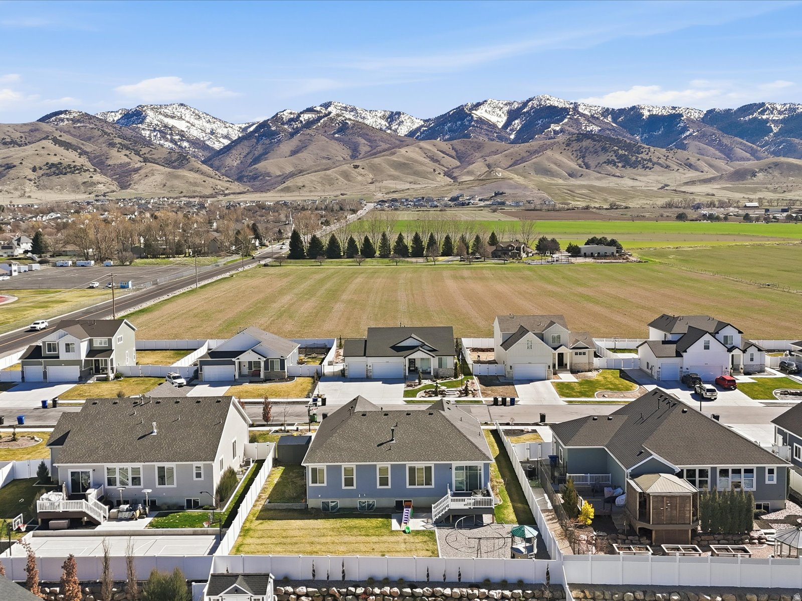 EASTVIEW LANDING - Residential