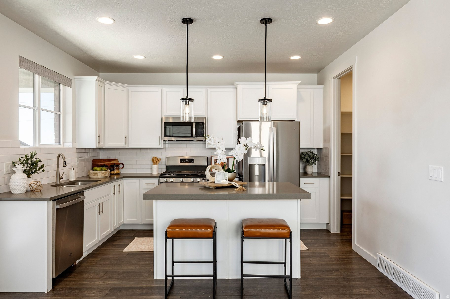 PARKVIEW COTTAGES - Residential