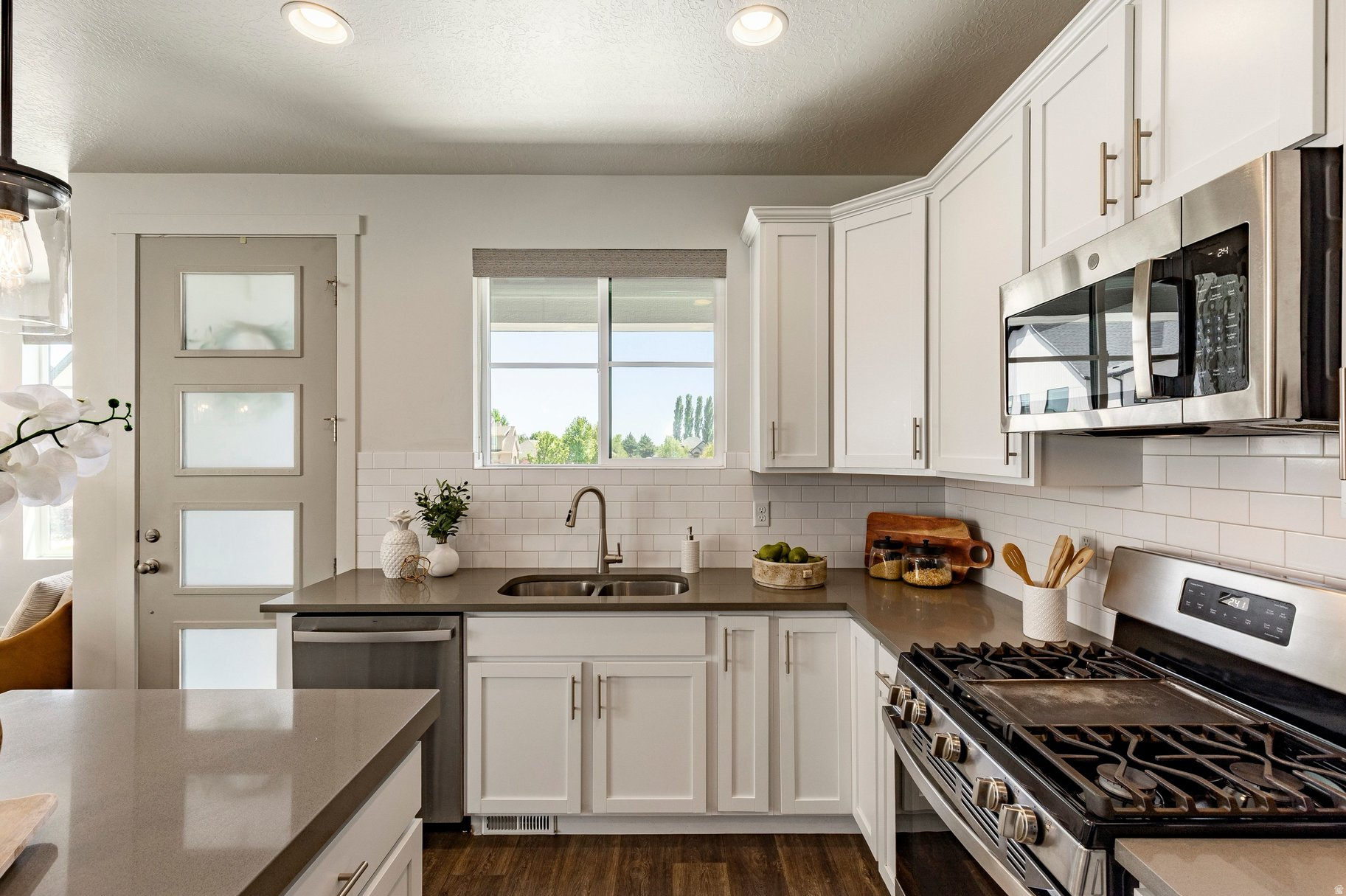PARKVIEW COTTAGES - Residential