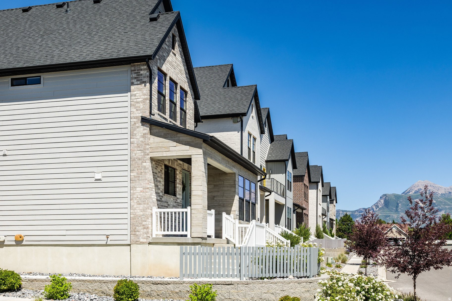 PARKVIEW COTTAGES - Residential