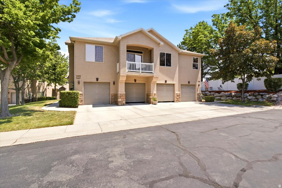 TOWNS AT HUNTER VILLAGE - Residential