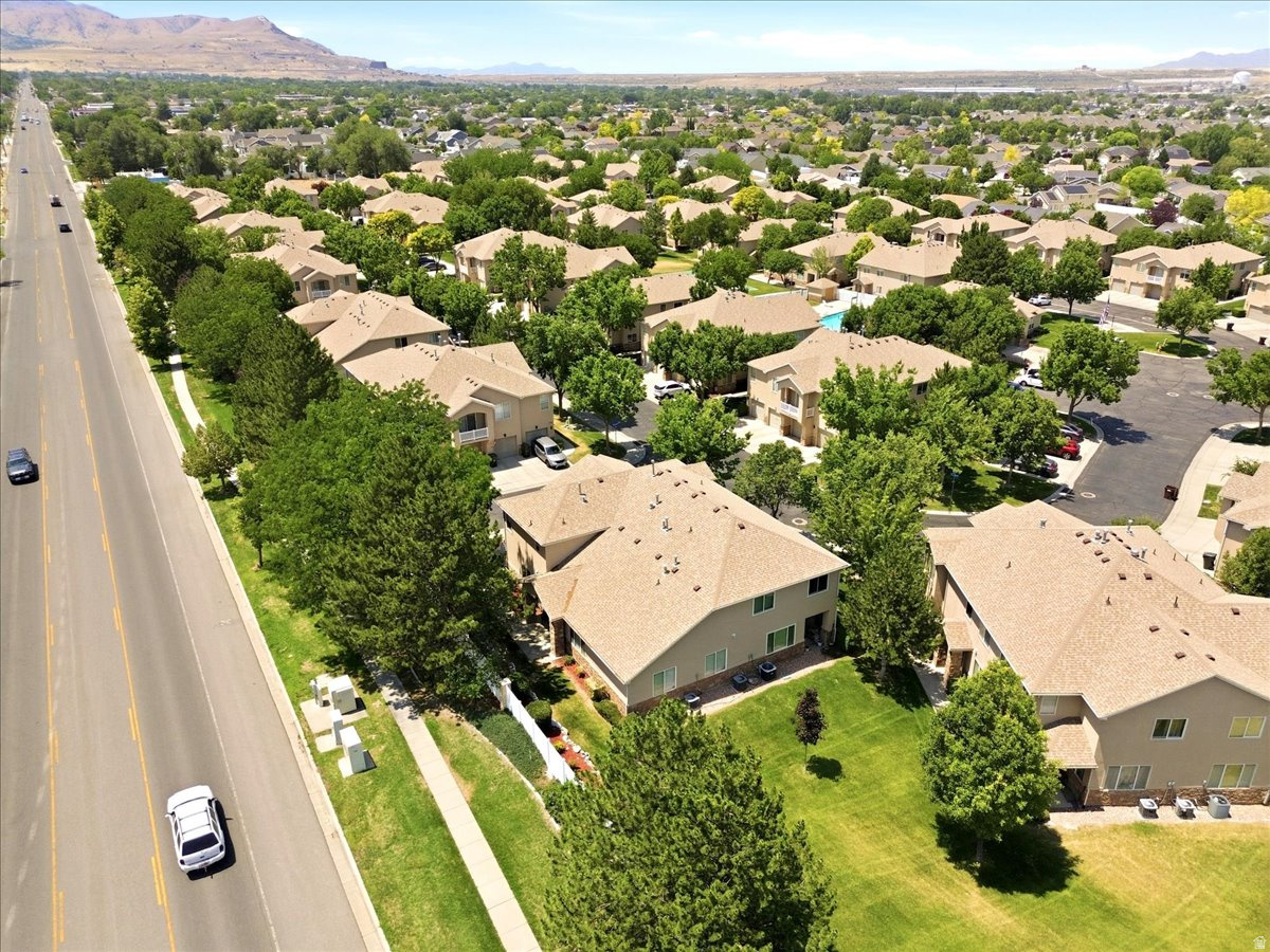 TOWNS AT HUNTER VILLAGE - Residential