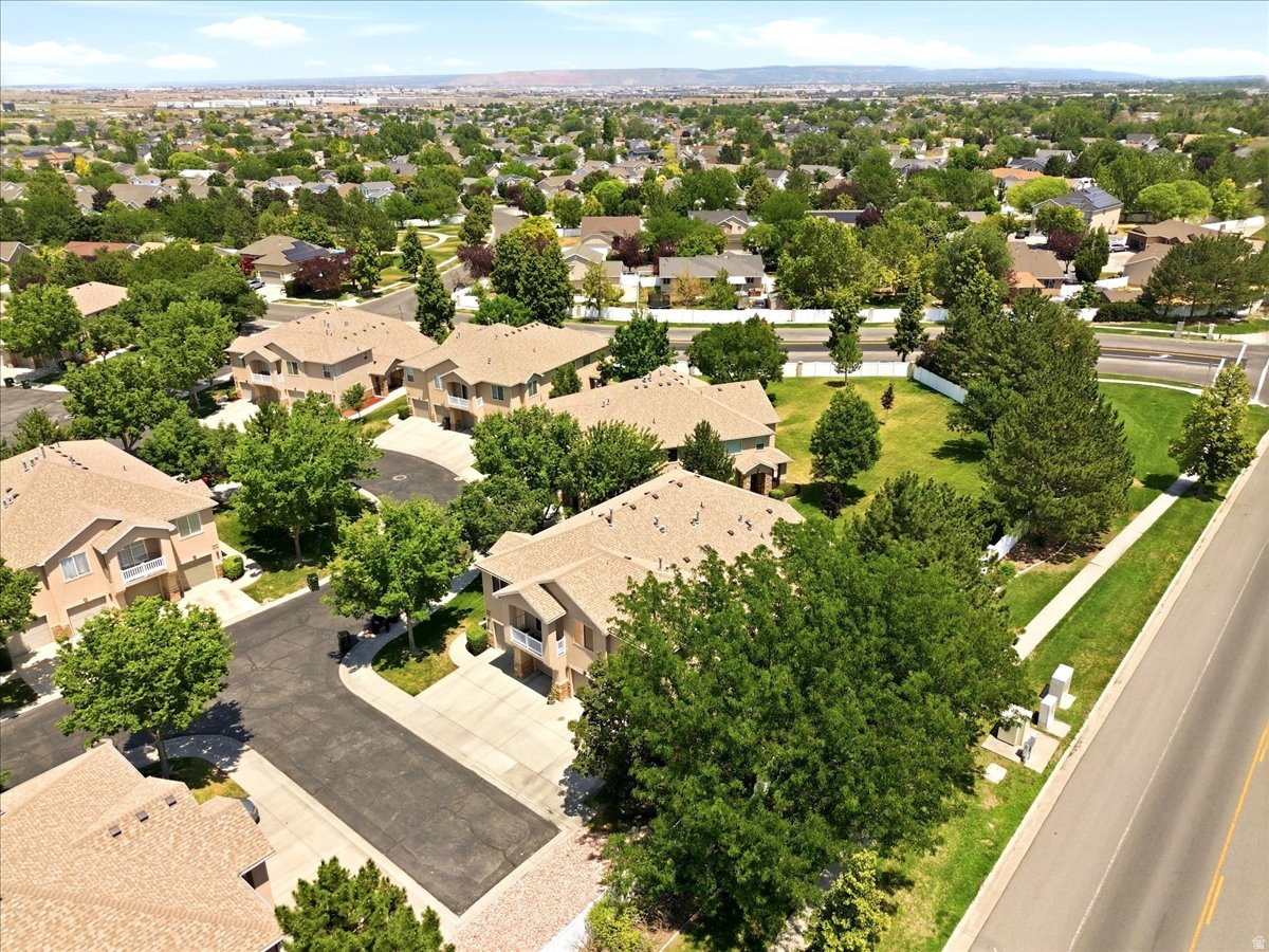 TOWNS AT HUNTER VILLAGE - Residential
