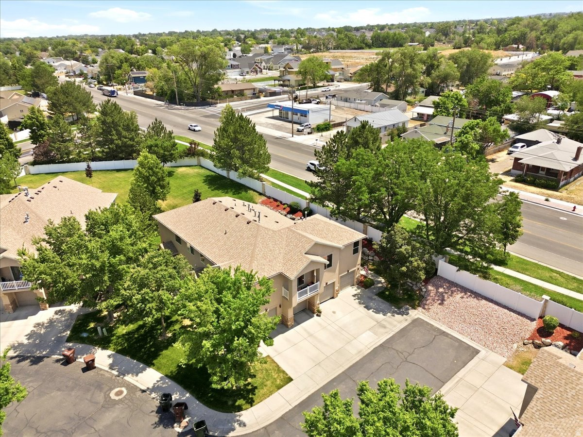 TOWNS AT HUNTER VILLAGE - Residential