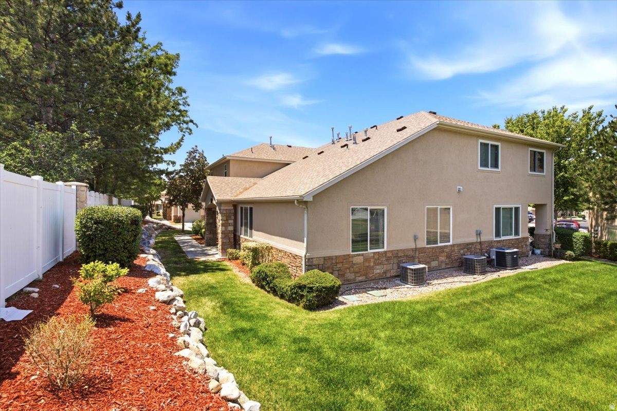 TOWNS AT HUNTER VILLAGE - Residential