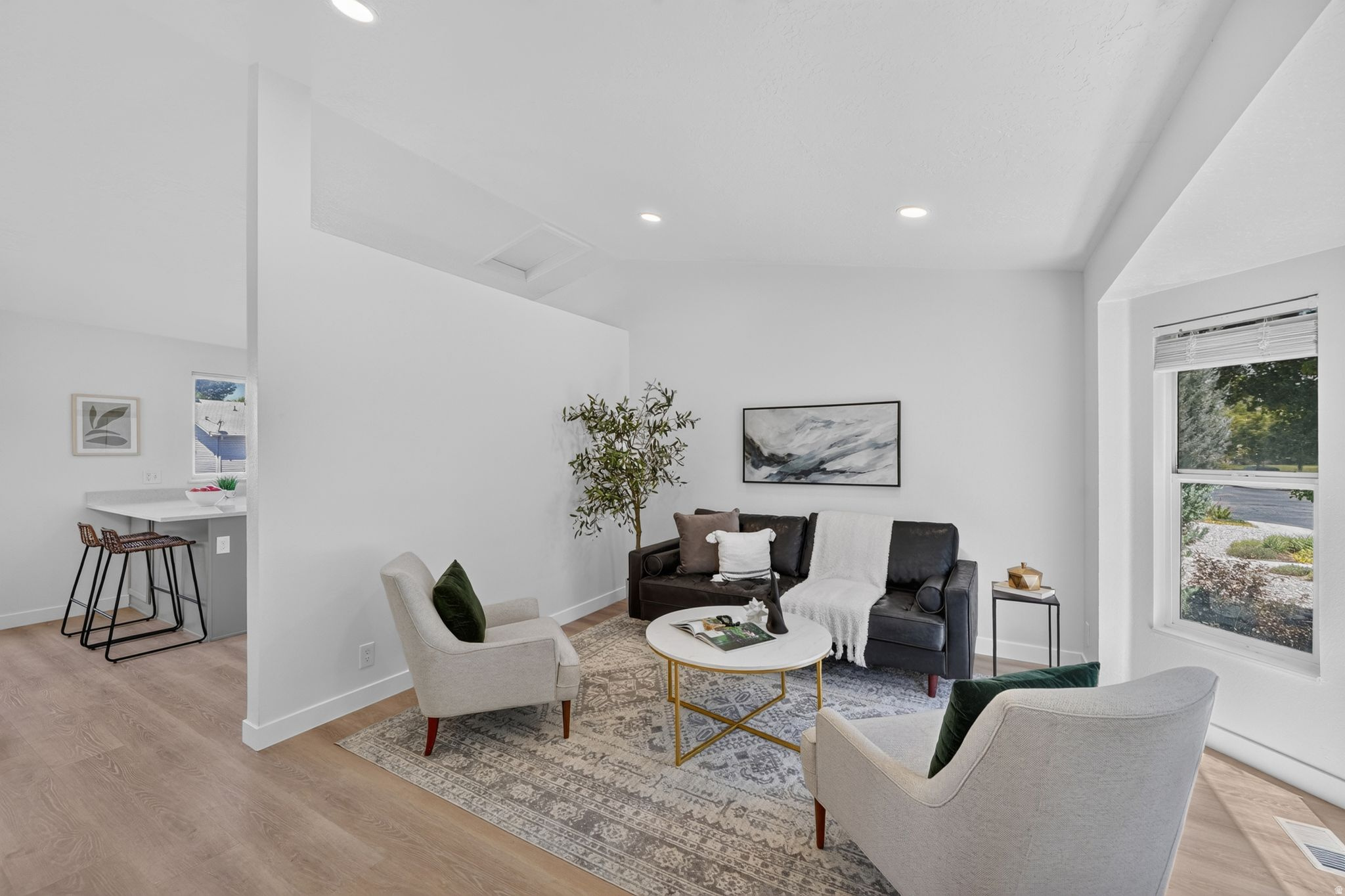 KINGSPOINTE - Residential
