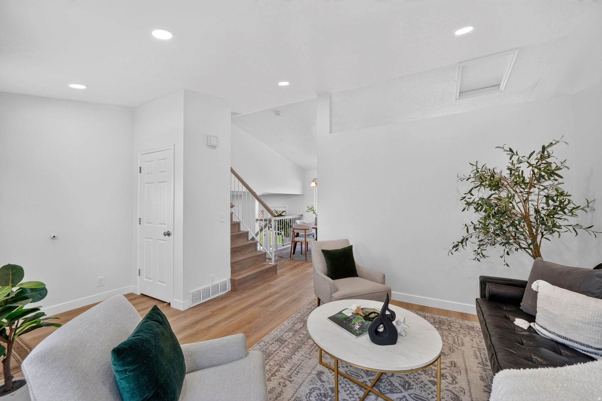 KINGSPOINTE - Residential
