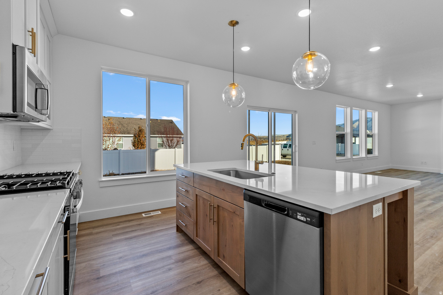ENVISION ESTATES - Residential