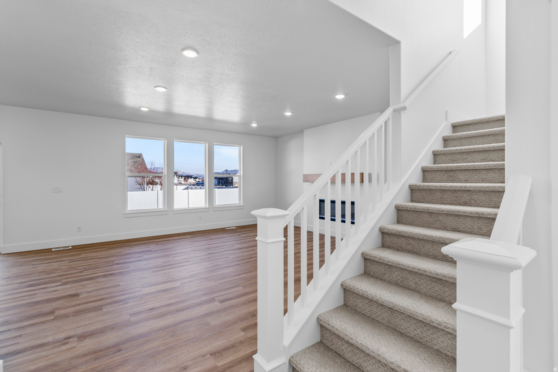 ENVISION ESTATES - Residential