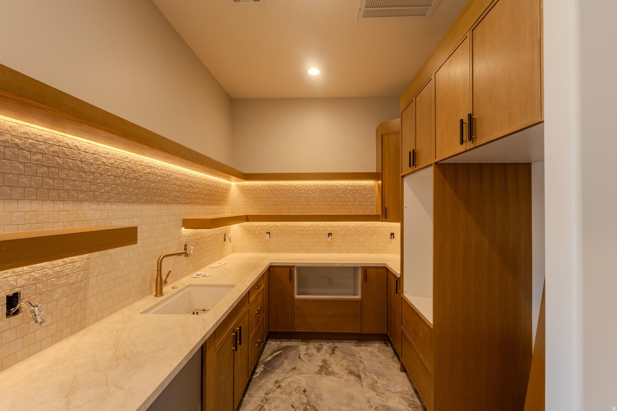 MOUNTAIN VIEW ESTATES - Residential