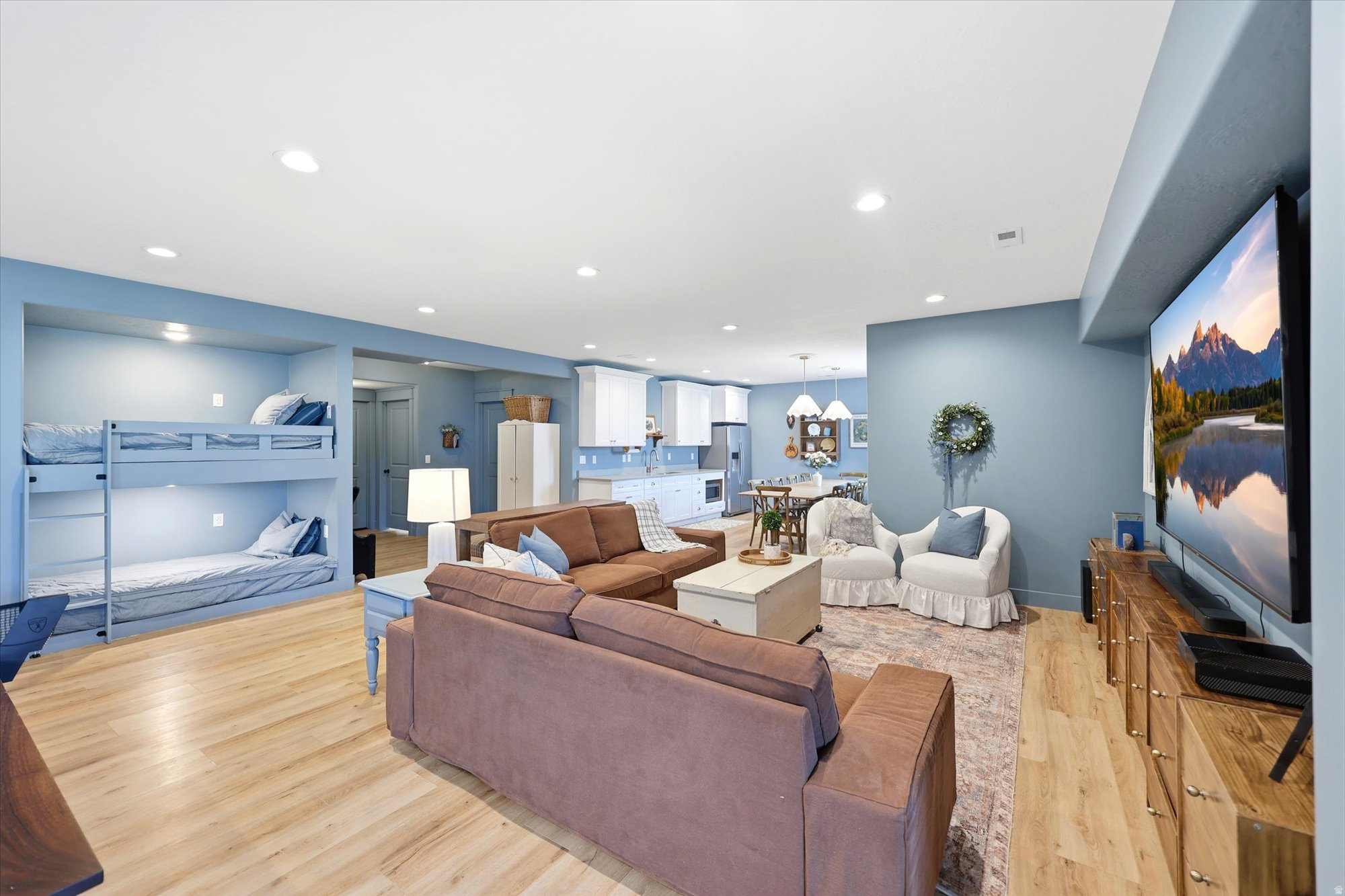 WHITING FARMS - Residential