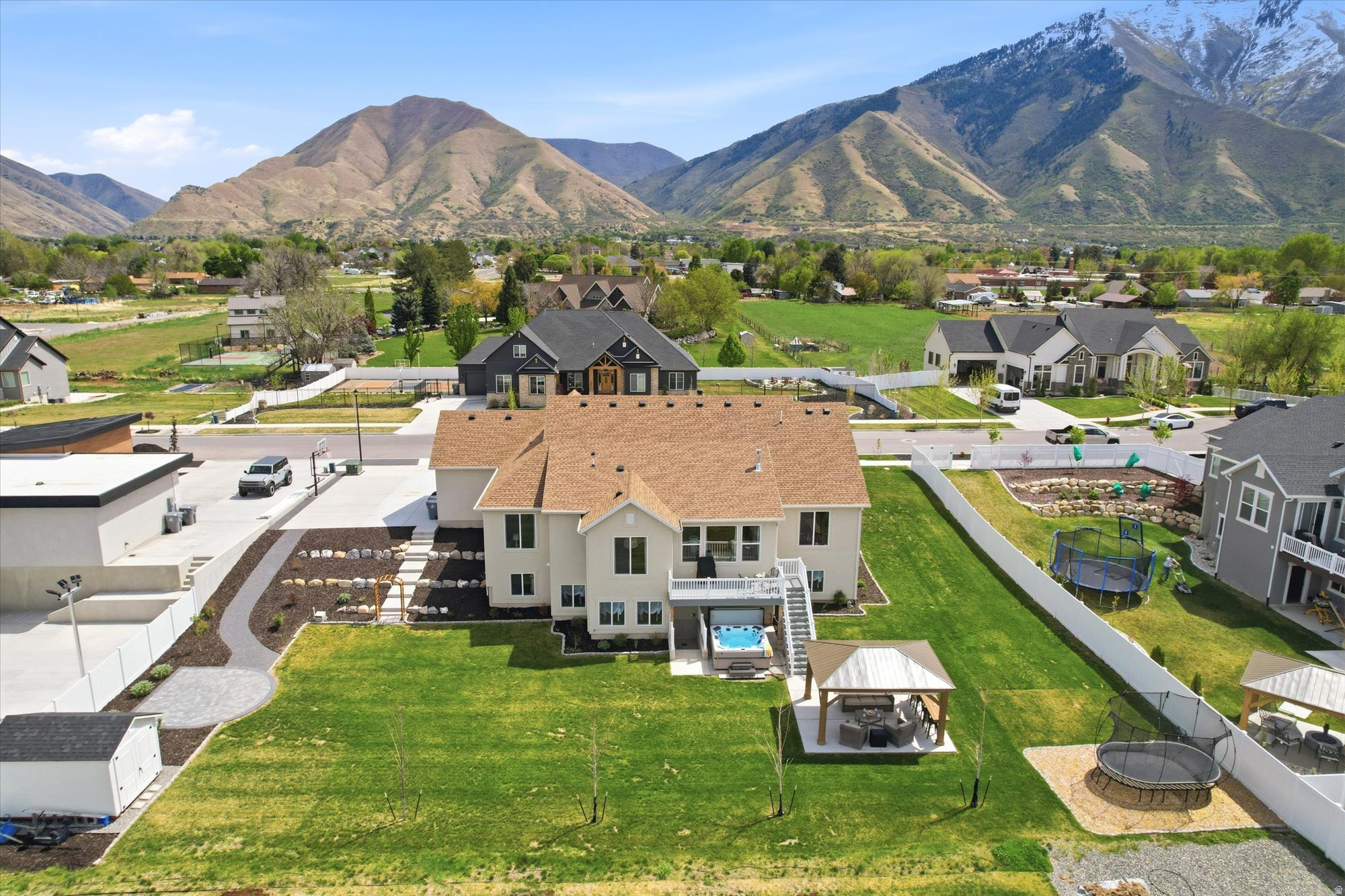 WHITING FARMS - Residential