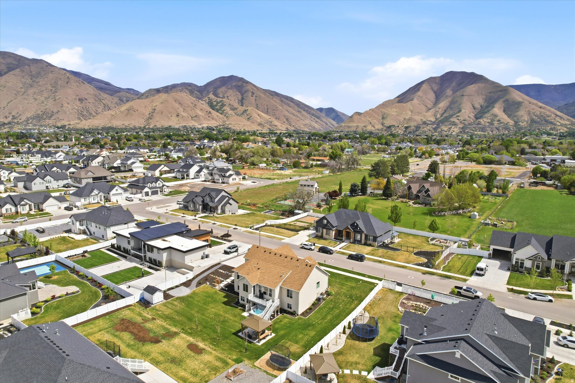 WHITING FARMS - Residential