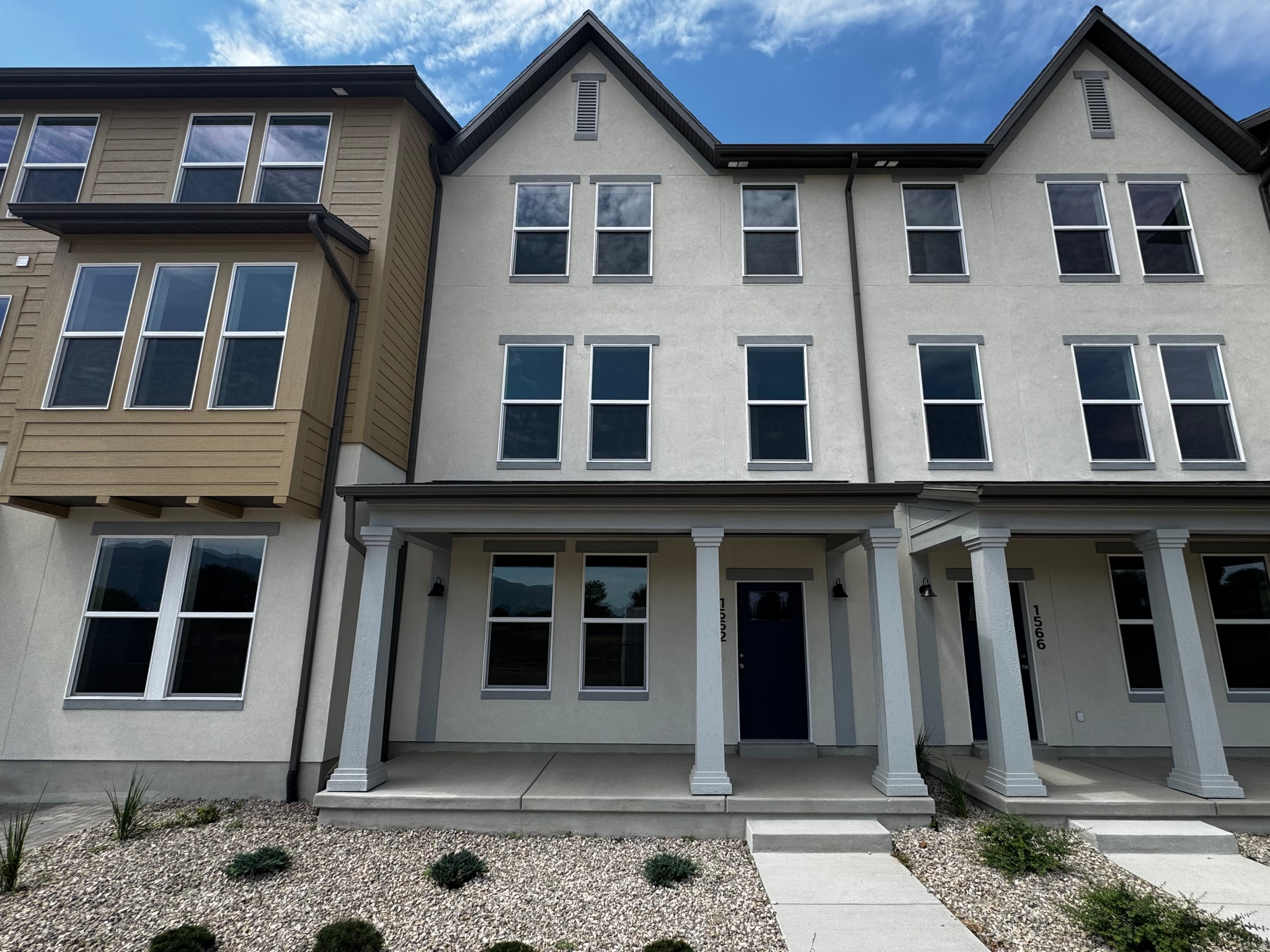 Free Blinds, Fridge and Washer/Dryer Combo with this town home!! Oakridge floor plan in the Trailside community. Primary Suite with double sinks, walk-in closet. Gourmet kitchen with upgraded cabinets, quartz countertops and stainless steel appliances. Flex room on main level could be 4th bedroom or home office. Trailside community features a hammock park, playground, Paw Park, bike and walking trials! Builder is currently offering incentive to pay towards closing costs and or rate buydown. Visit our model home at 1833 W 1150 N, Layton, UT 84041 Tue-Sat, 11 AM - 6 PM.