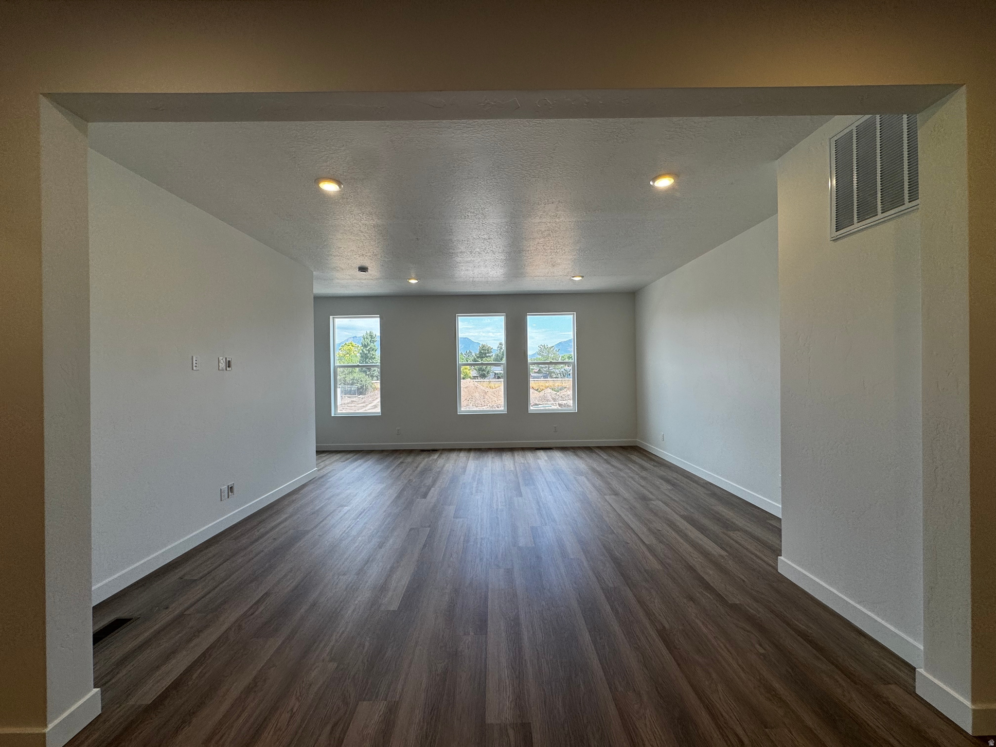 TRAILSIDE - Residential