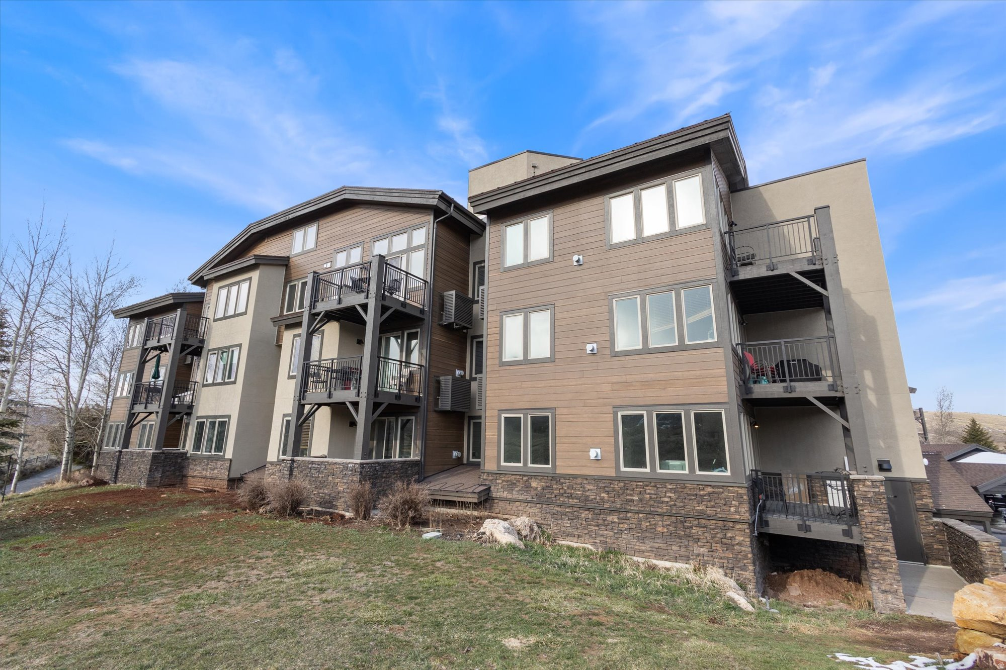 CRESTVIEW CONDOMINIUM PHASE 1 - Residential