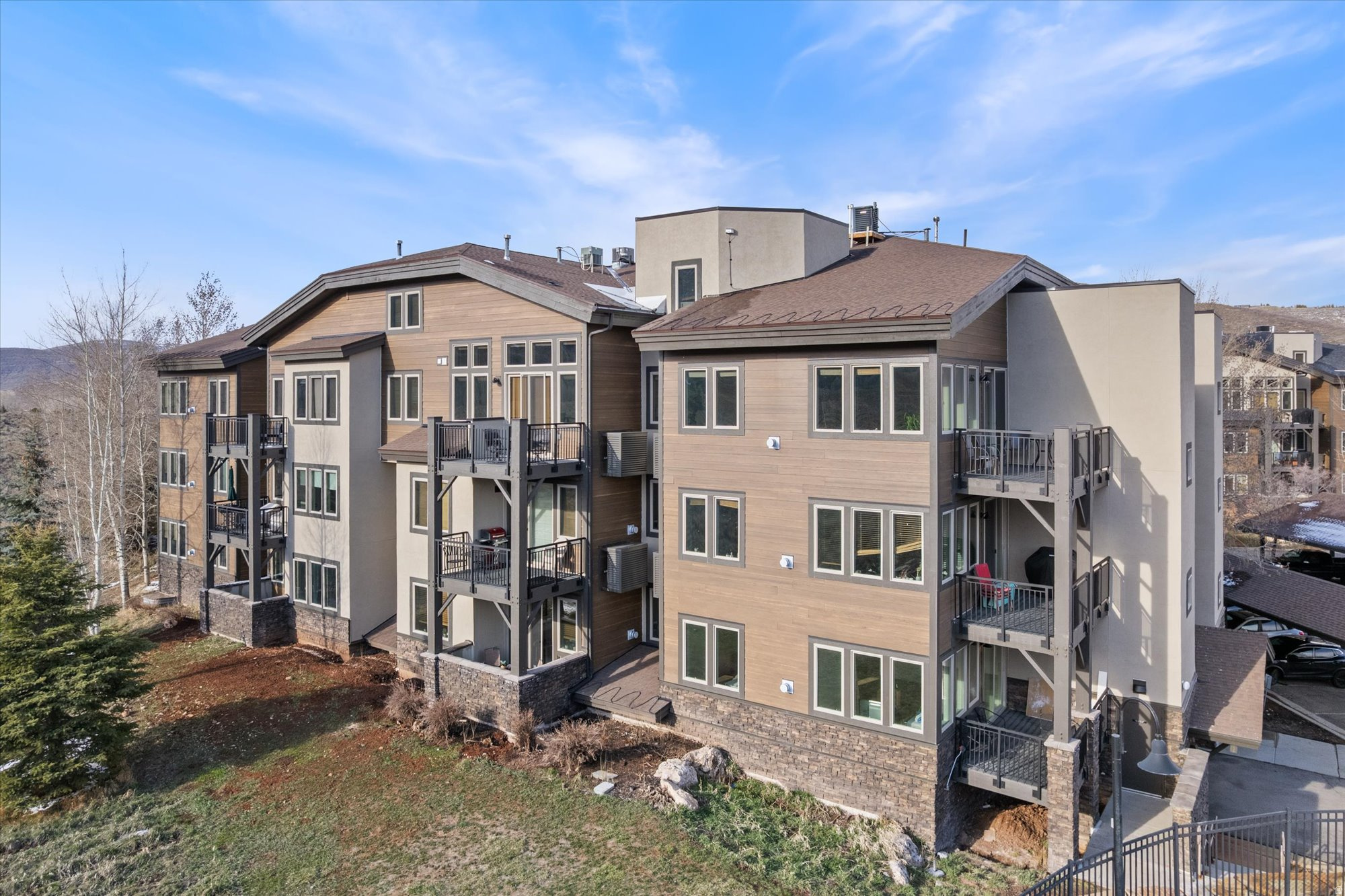 CRESTVIEW CONDOMINIUM PHASE 1 - Residential