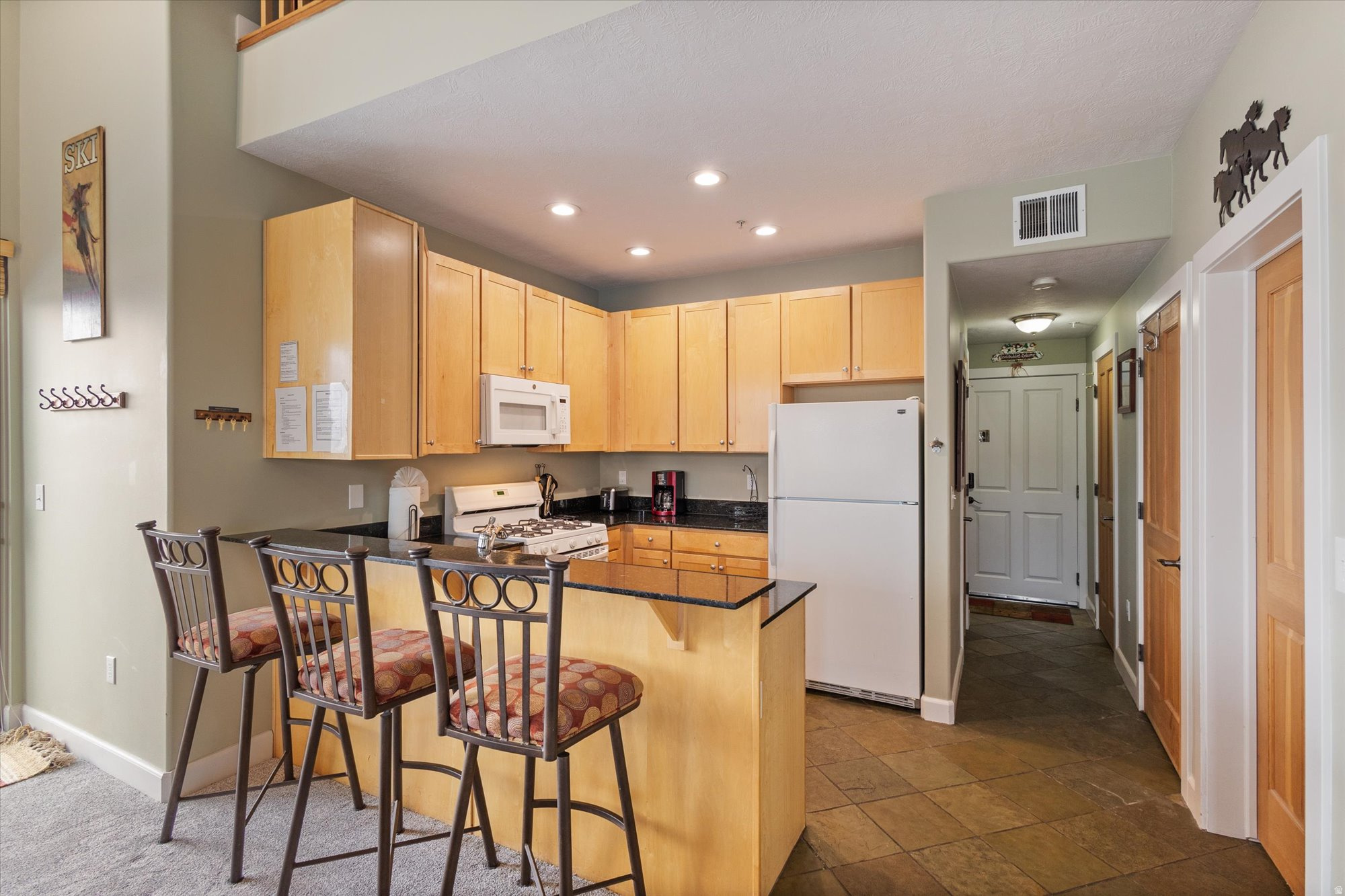 CRESTVIEW CONDOMINIUM PHASE 1 - Residential