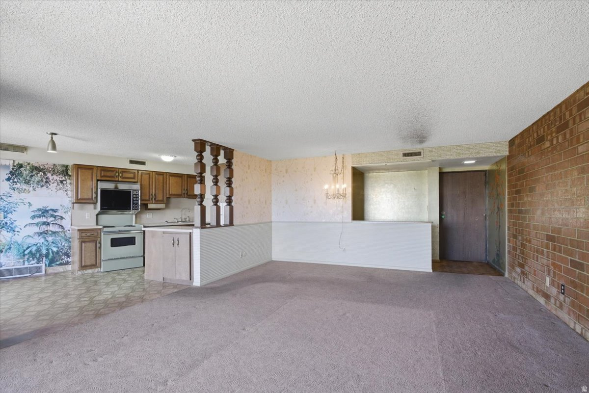TOWER HILL CONDOMINIUM - Residential
