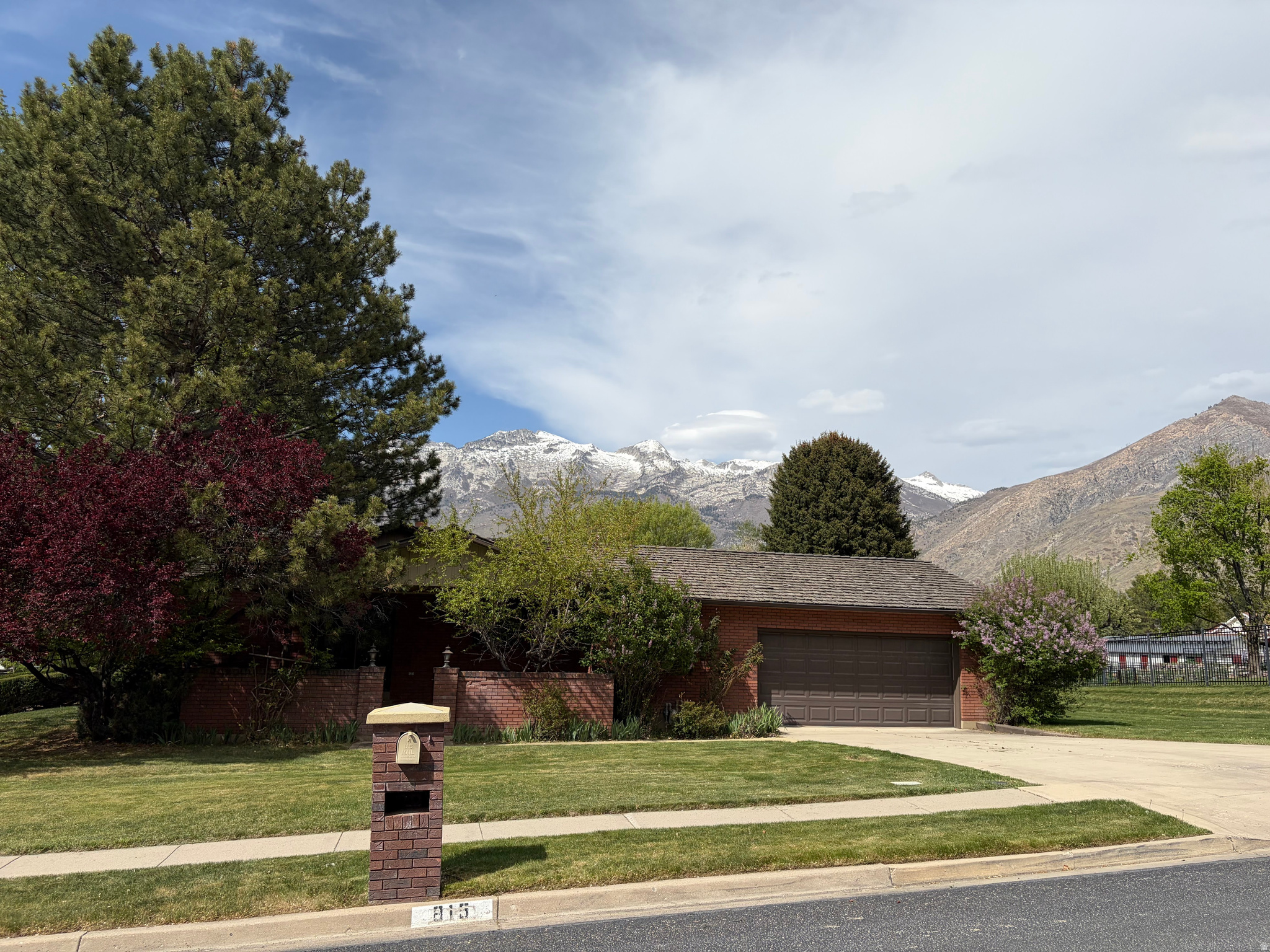 Great property with fabulous location in the heart of Alpine.