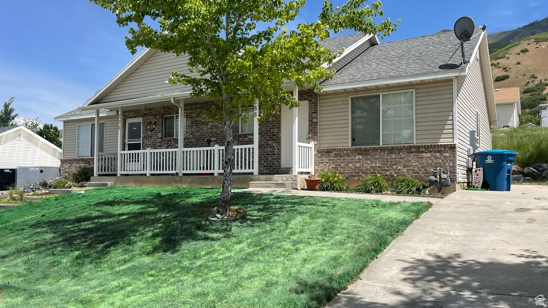 Looks and feels like a single family home! Bring your first home buyers and let them fall in love with this small town feel! New cabinets, 6 cm granite counter tops in the kitchen, new lvp flooring and remodeled bathroom. Contact agent for great options for a no money down lender (oac) or rural home loan.  Cute and ready for new owners, easy commute to Provo or work from home. No HOA. Recent home inspection will be included. Investors or Home owners this is perfect for you!