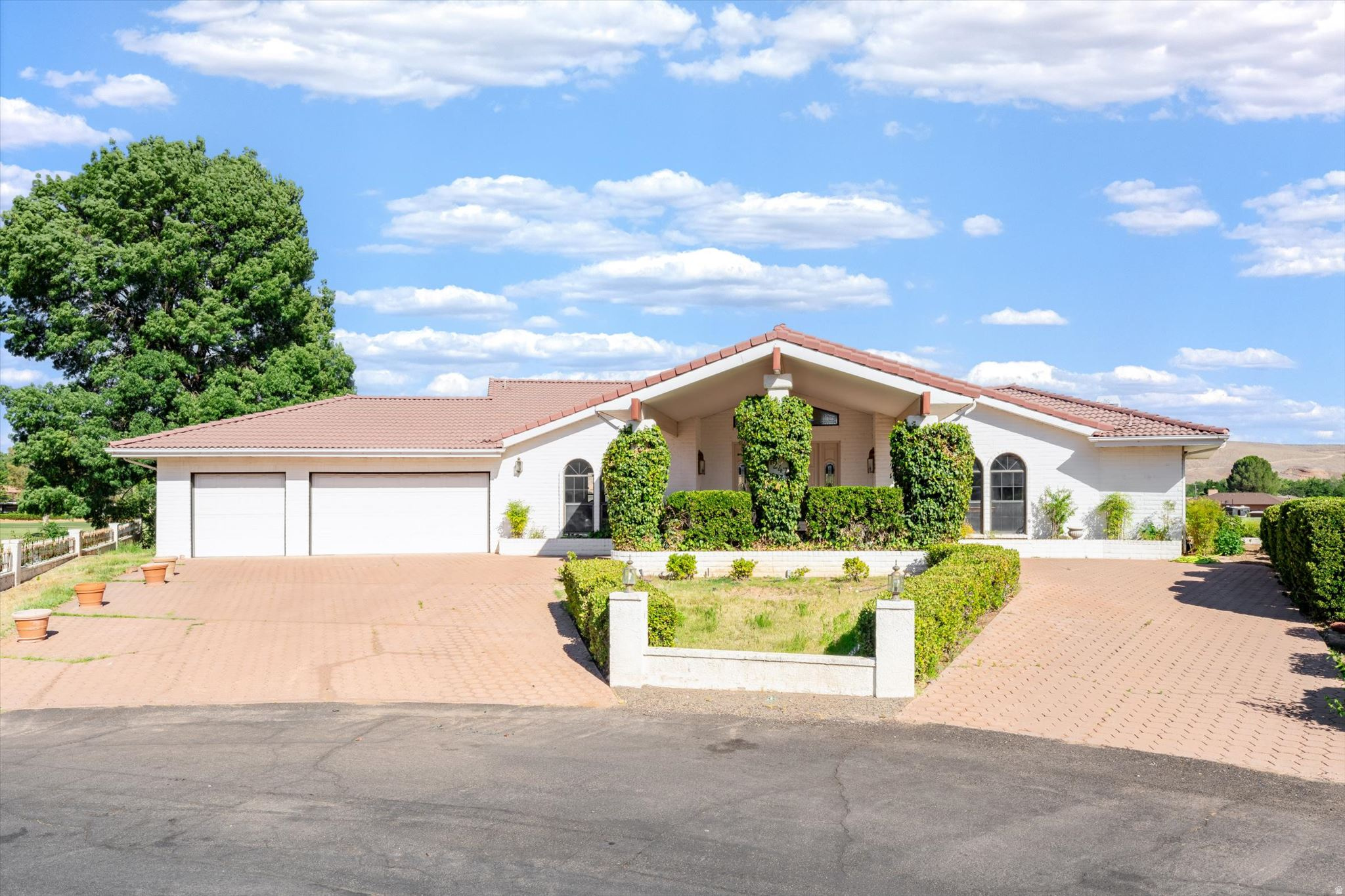 Golf course living in Bloomington Country Club! This 4 bed, 4.5 bath home offers nearly 4,700 sq. ft., multiple living areas, a finished basement, fireplace, and 2-car garage. No HOA. Bring your vision and make this fairway property your own!