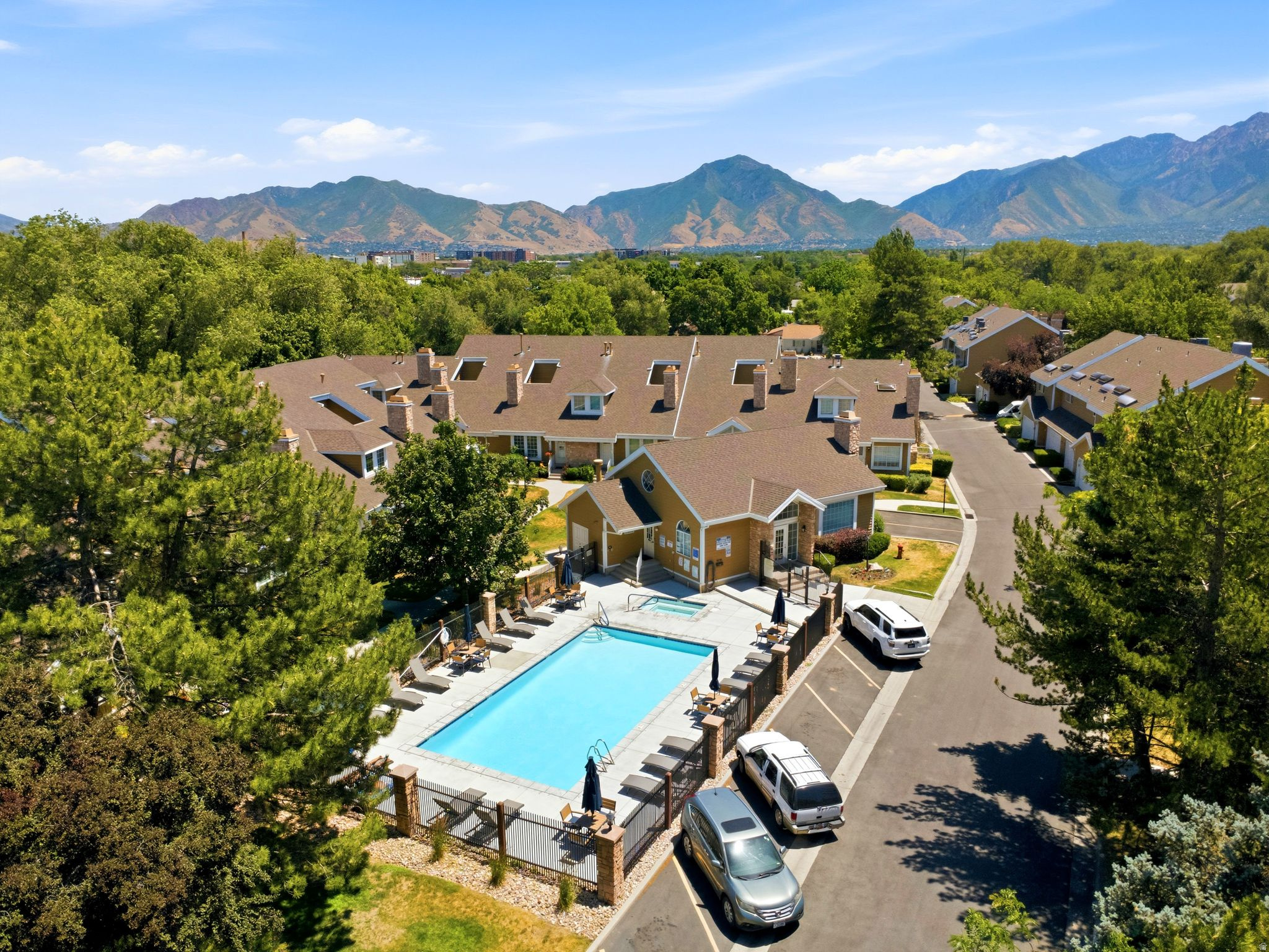 SHADYBROOK CONDM - Residential