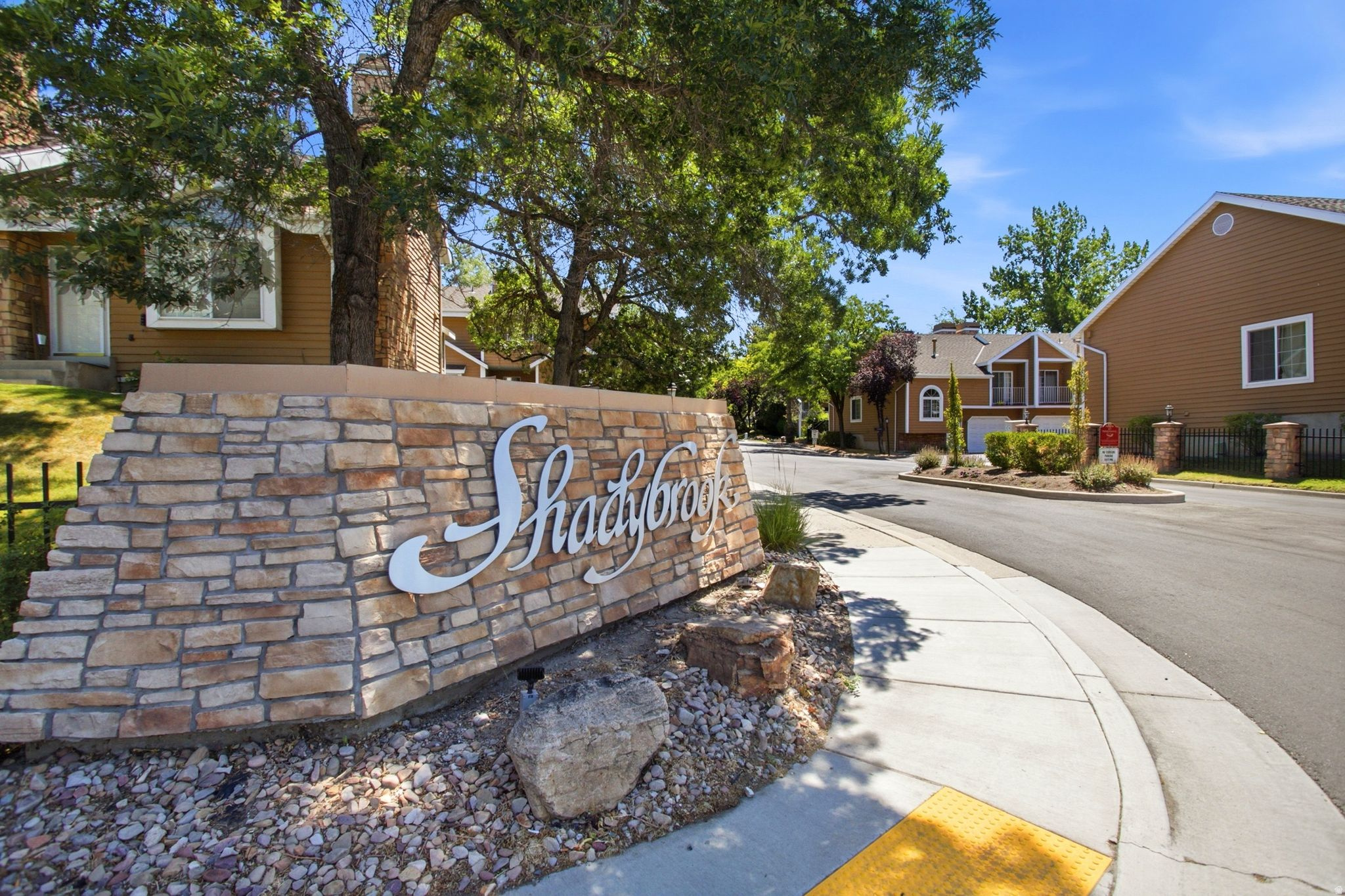 SHADYBROOK CONDM - Residential